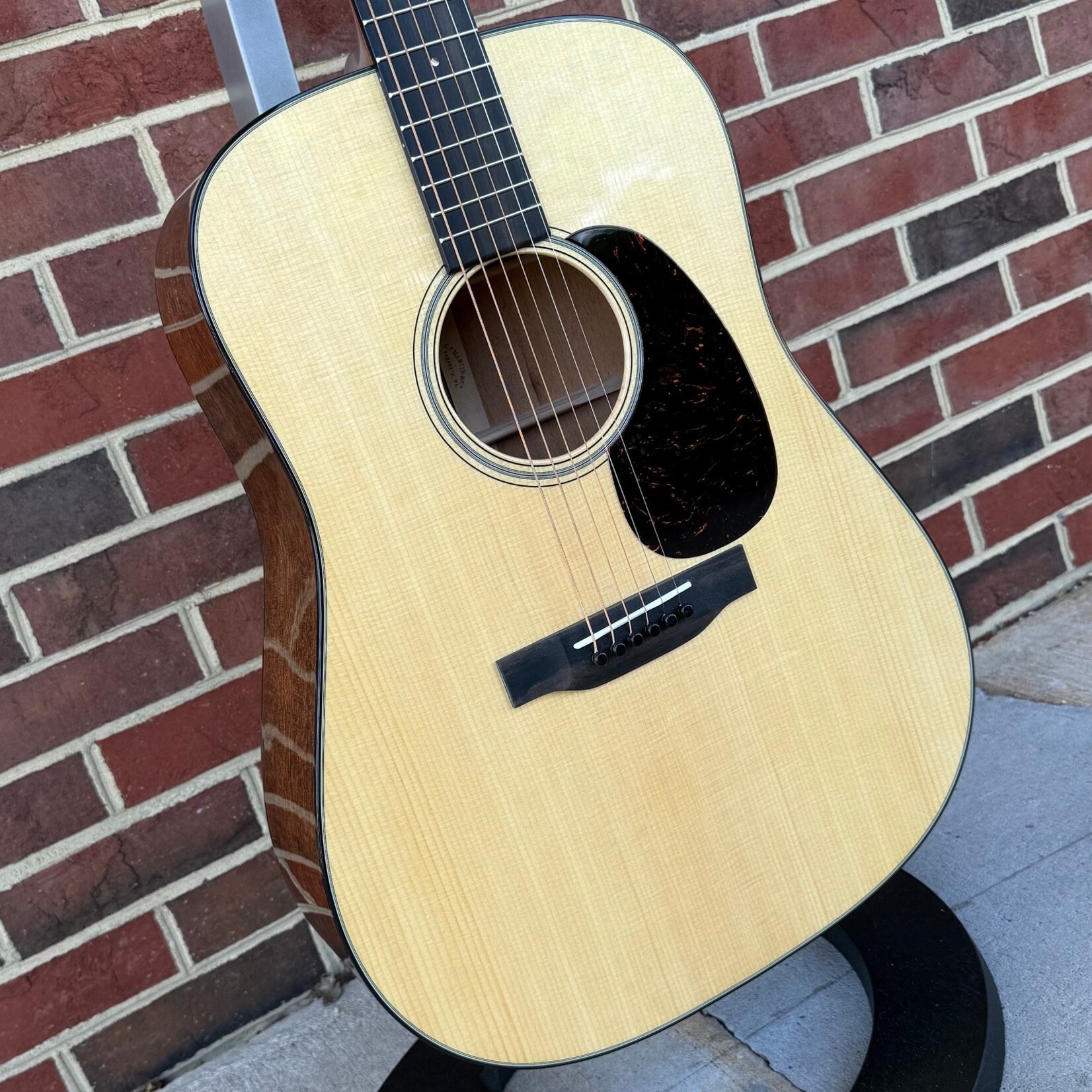 Martin Martin D-18, Spruce Top, Mahogany Back & Sides, Ebony Bridge & Fretboard, Hardshell Case