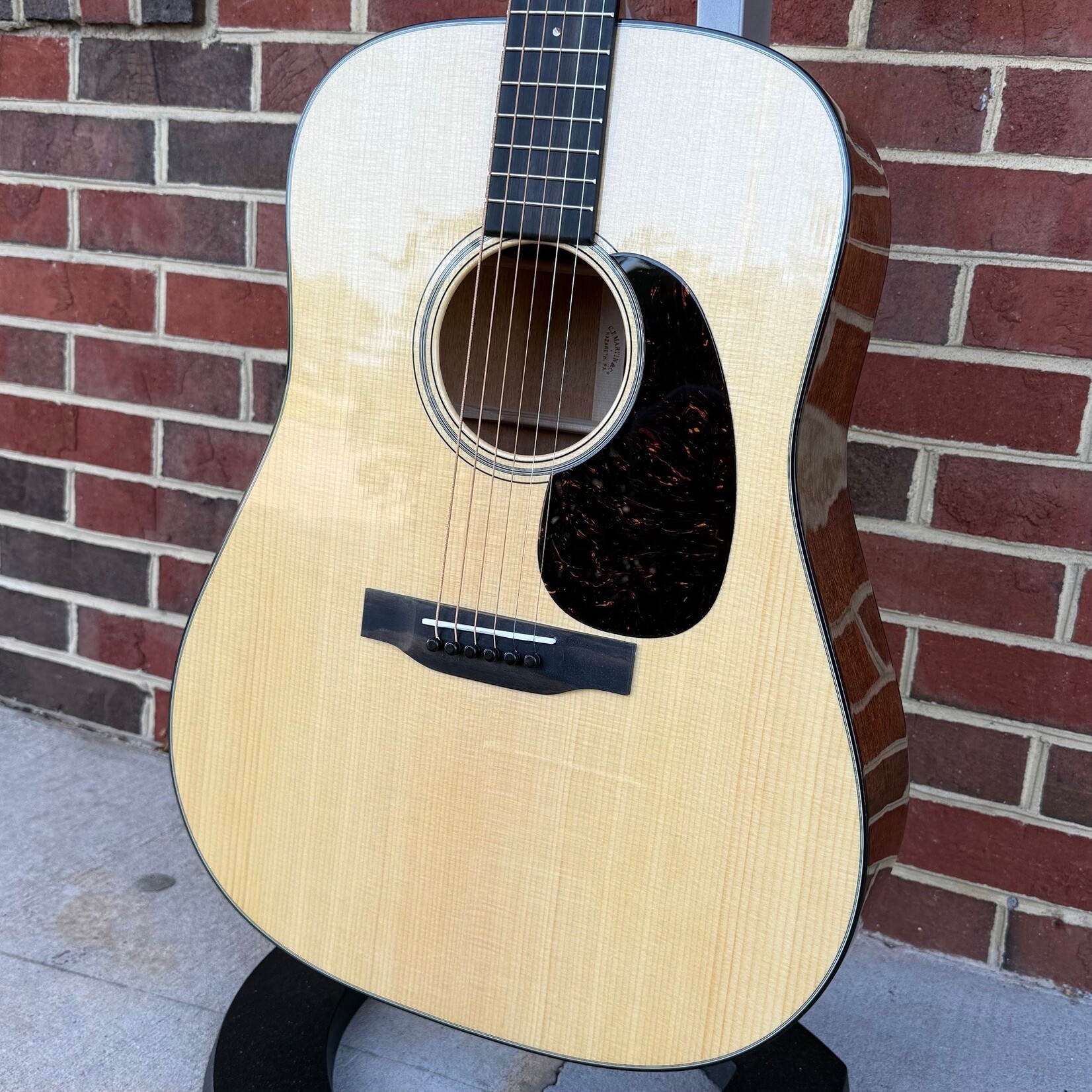 Martin Martin D-18, Spruce Top, Mahogany Back & Sides, Ebony Bridge & Fretboard, Hardshell Case