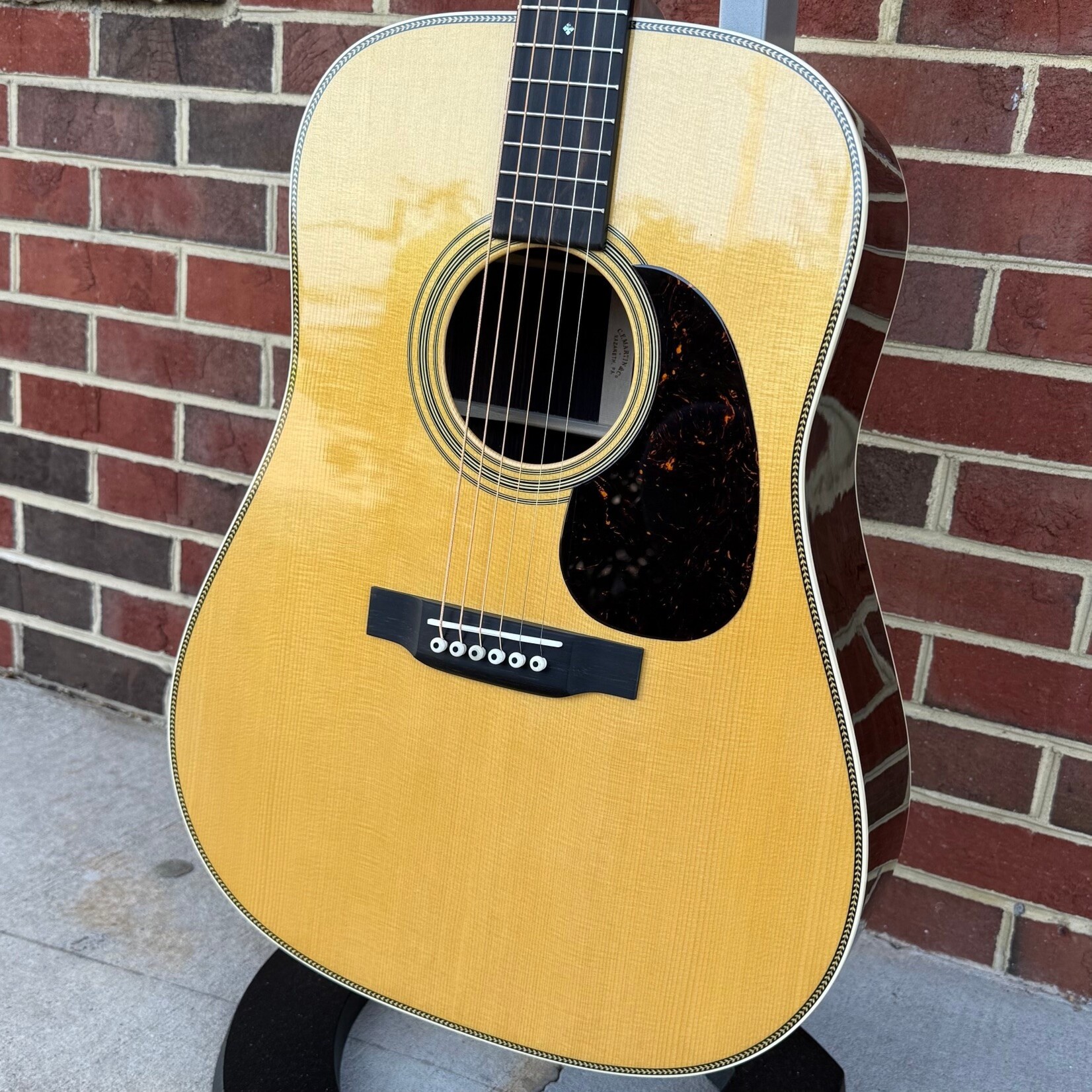 Martin Martin D-28 Billy Strings Signature Model, Spruce Top, Rosewood Back & Sides, Hardshell Case