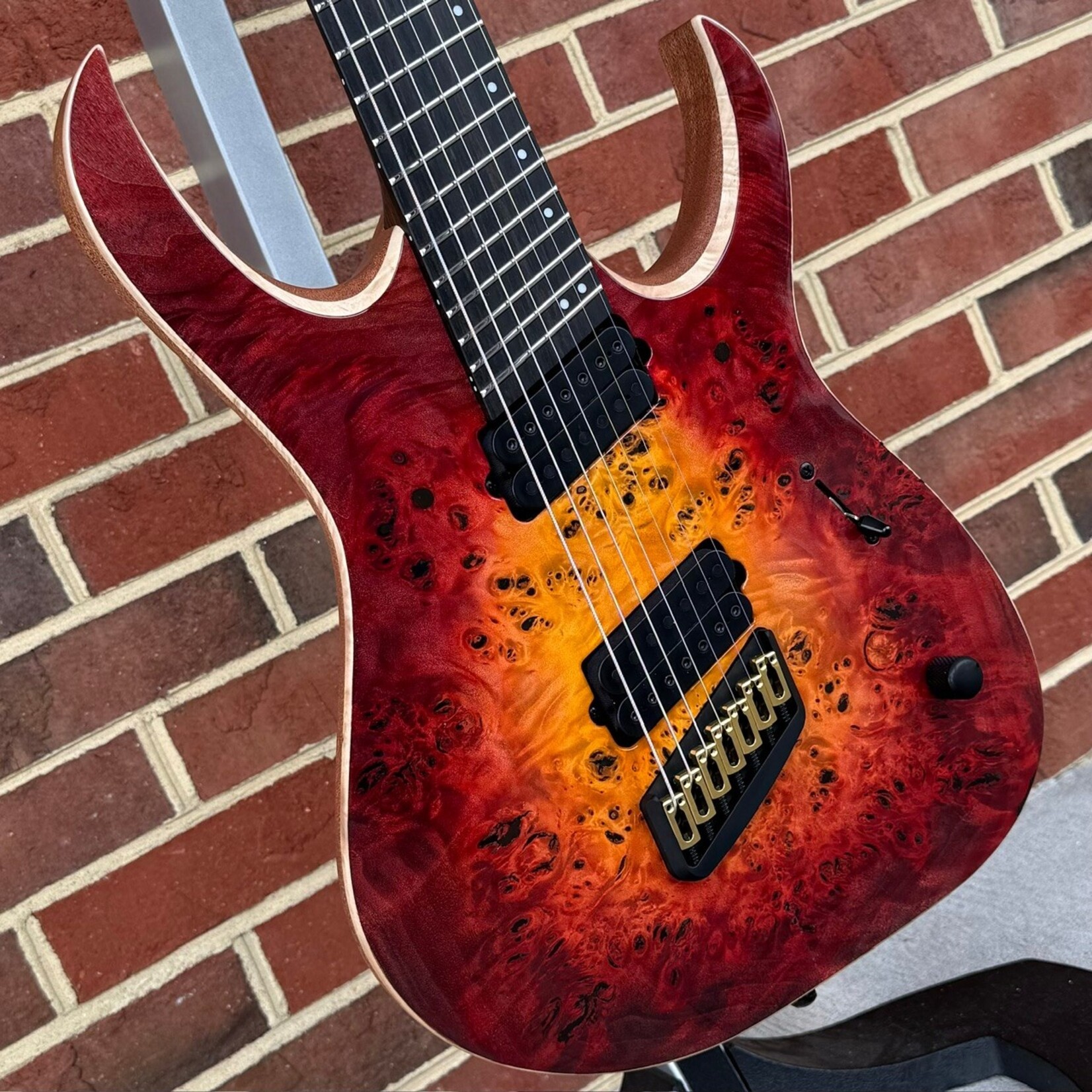 Mayones Mayones Duvell Elite VF 7, Lava Burst Gloss Top, 4A Eye Poplar Top, Mahogany Body, 5pc Wenge/Purpleheart Neck, Ebony Fretboard, Mayones Nola Bridge, Velvetrone Ironside + Solium Pickups, Mayones Hybrid Case
