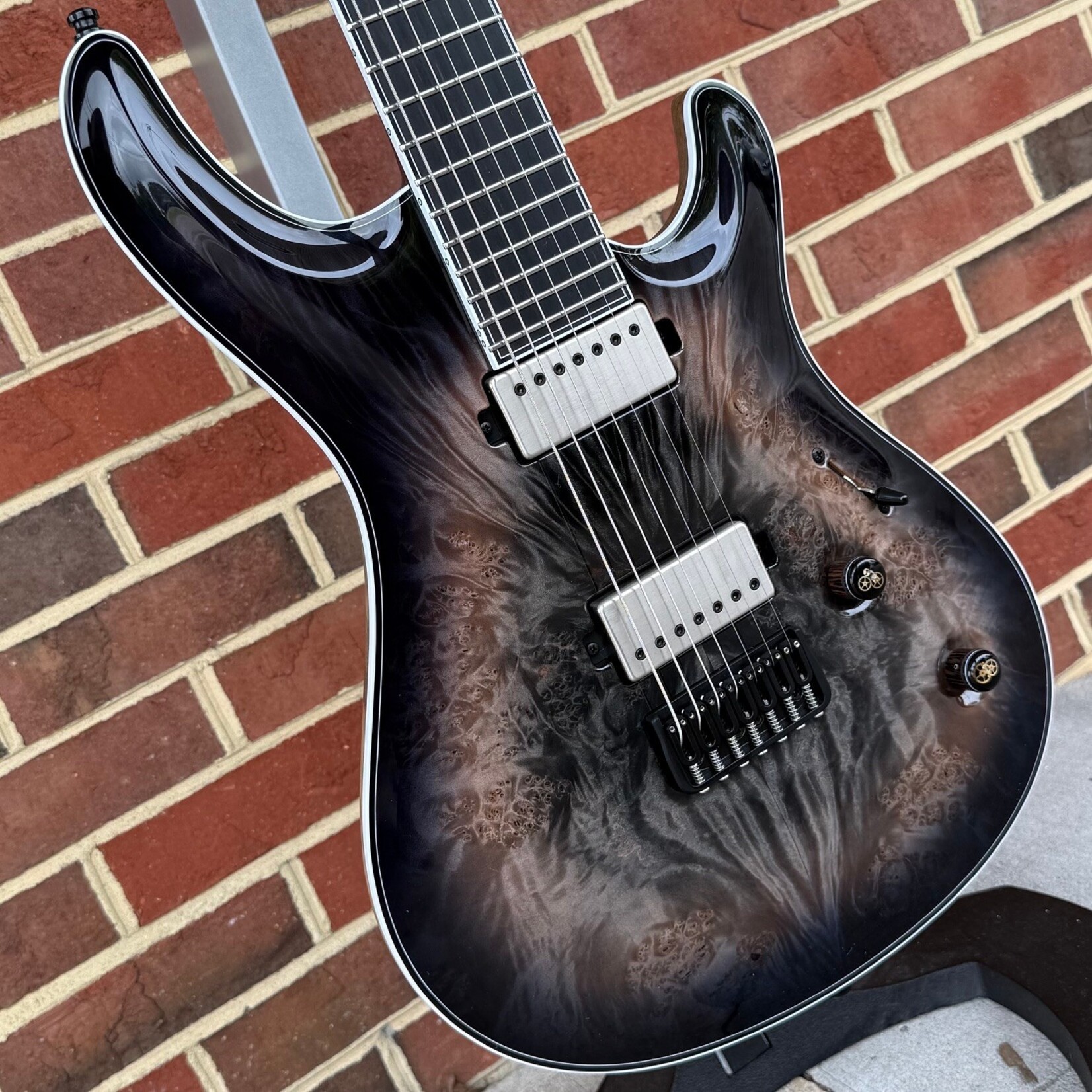 Mayones Mayones Regius Core 7 B26.5, Galaxy Eye Black, 5A Maple Burl Top, Black Limba Body, 11pc Wenge/Mahogany/Purpleheart/Maple Neck, Ebony Fretboard, Hipshot Bridge, Clockwork Knobs, Velvetrone Ironside + Solium Pickups, Mayones Hybrid Double Deck Case