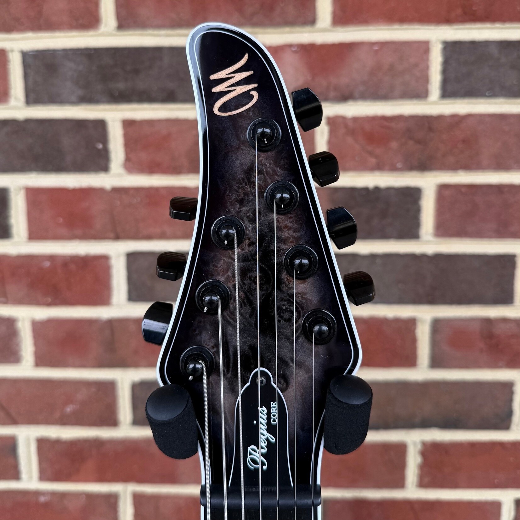 Mayones Mayones Regius Core 7 B26.5, Galaxy Eye Black, 5A Maple Burl Top, Black Limba Body, 11pc Wenge/Mahogany/Purpleheart/Maple Neck, Ebony Fretboard, Hipshot Bridge, Clockwork Knobs, Velvetrone Ironside + Solium Pickups, Mayones Hybrid Double Deck Case