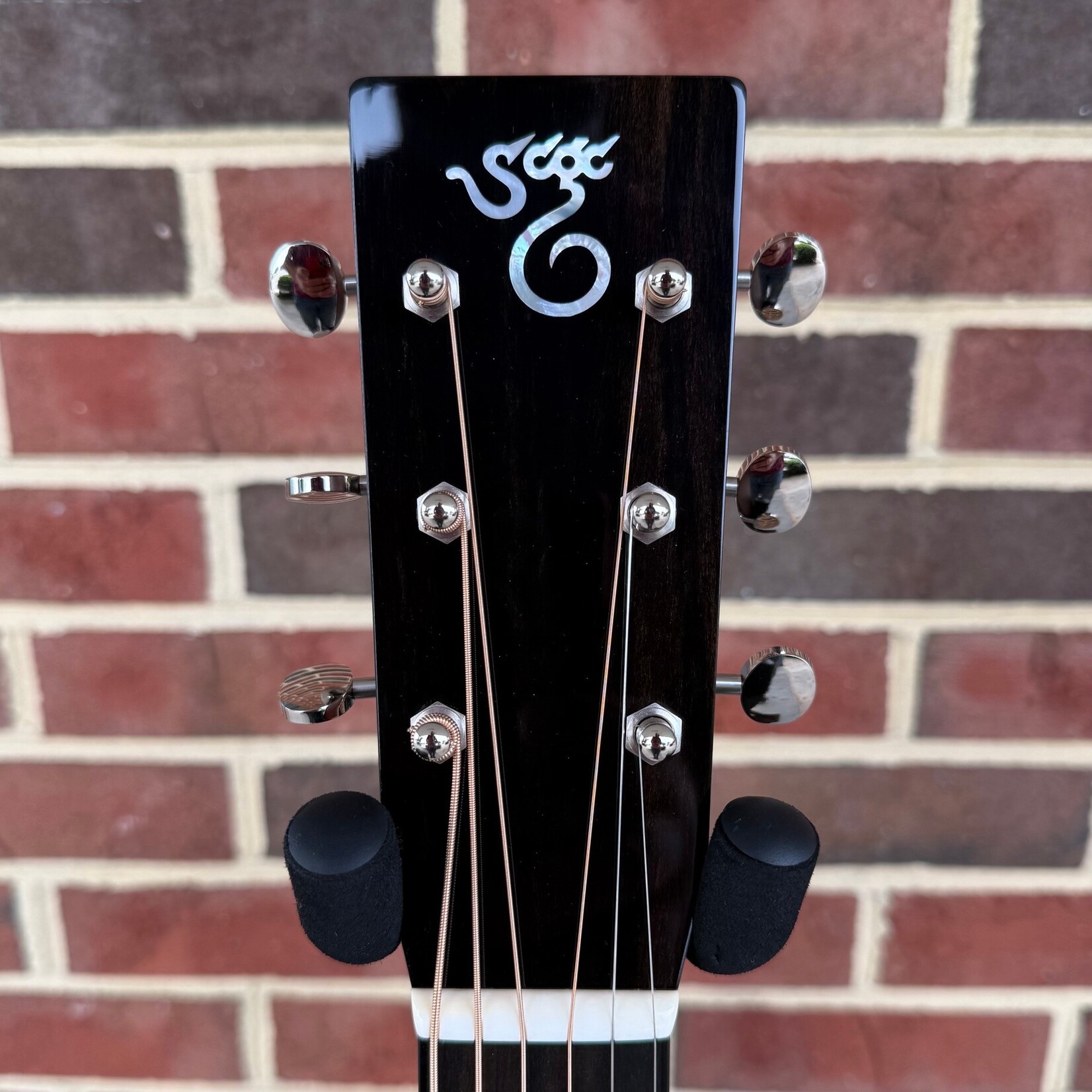Santa Cruz Guitar Co. Santa Cruz Custom D/PW, Sitka Spruce Top, East Indian Rosewood Back & Sides, Adirondack Bracing w/ Hot Hide Glue, Ebony Fretboard & Bridge, Hardshell Case