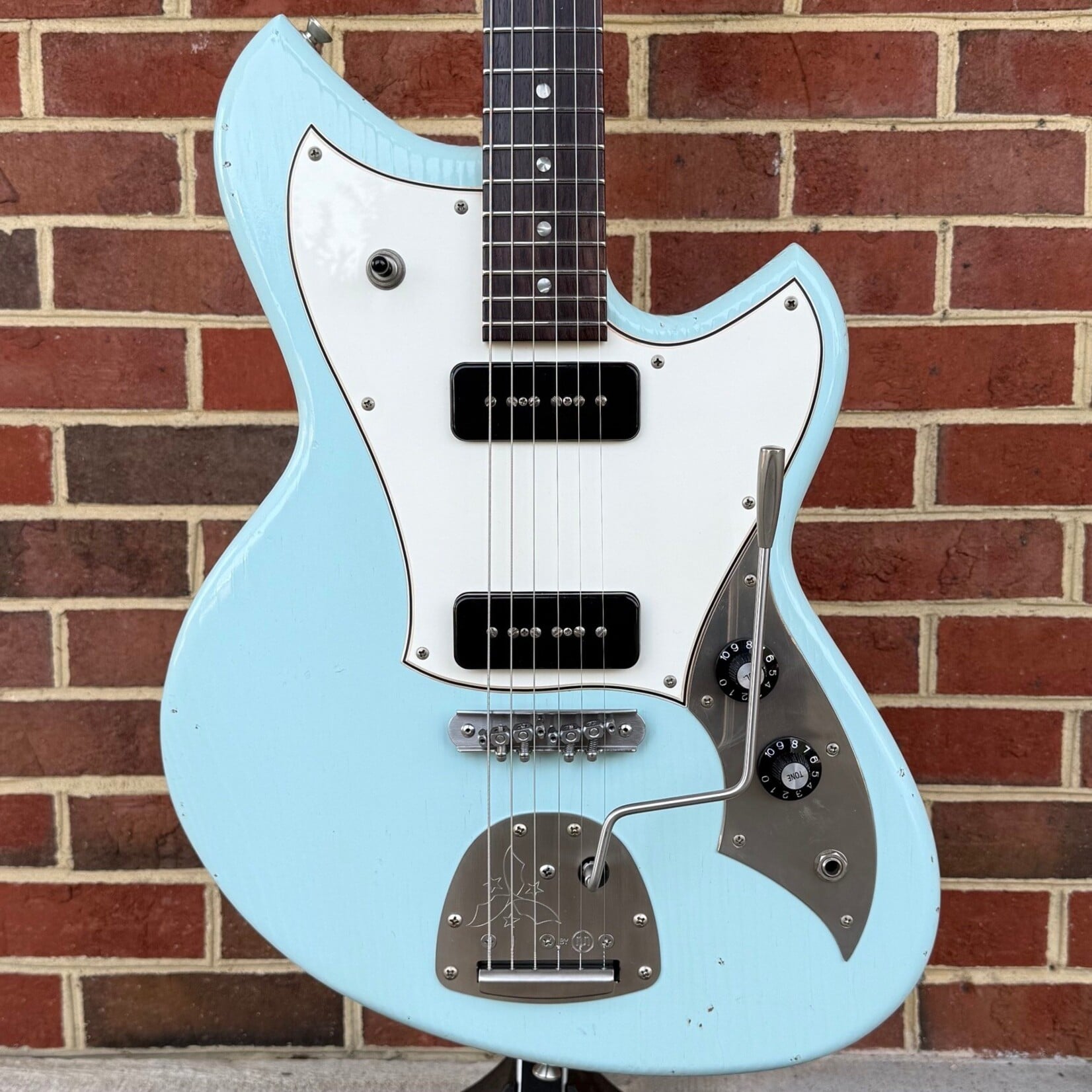 Novo Guitars Novo Guitars Serus J, Sonic Blue, Tempered Pine Body, Light Distress, Tempered Maple Neck, East Indian Rosewood Fretboard, Matching Headstock, 3-ply Parchment Pickguard, Fralin P-90s, Novo Deluxe Gig Bag