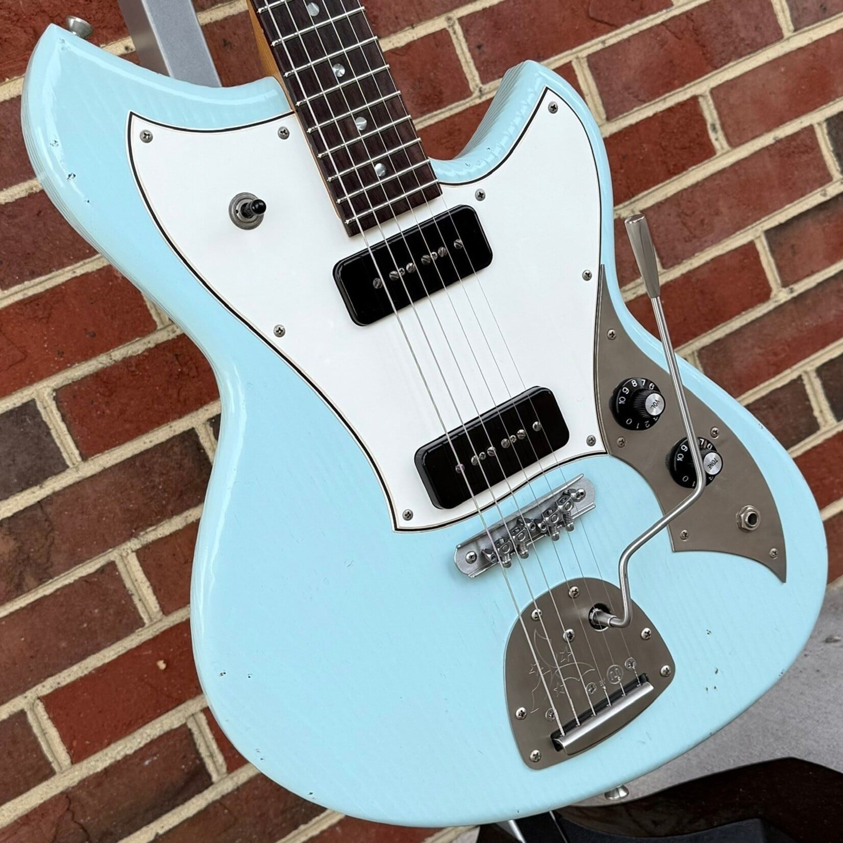 Novo Guitars Novo Guitars Serus J, Sonic Blue, Tempered Pine Body, Light Distress, Tempered Maple Neck, East Indian Rosewood Fretboard, Matching Headstock, 3-ply Parchment Pickguard, Fralin P-90s, Novo Deluxe Gig Bag