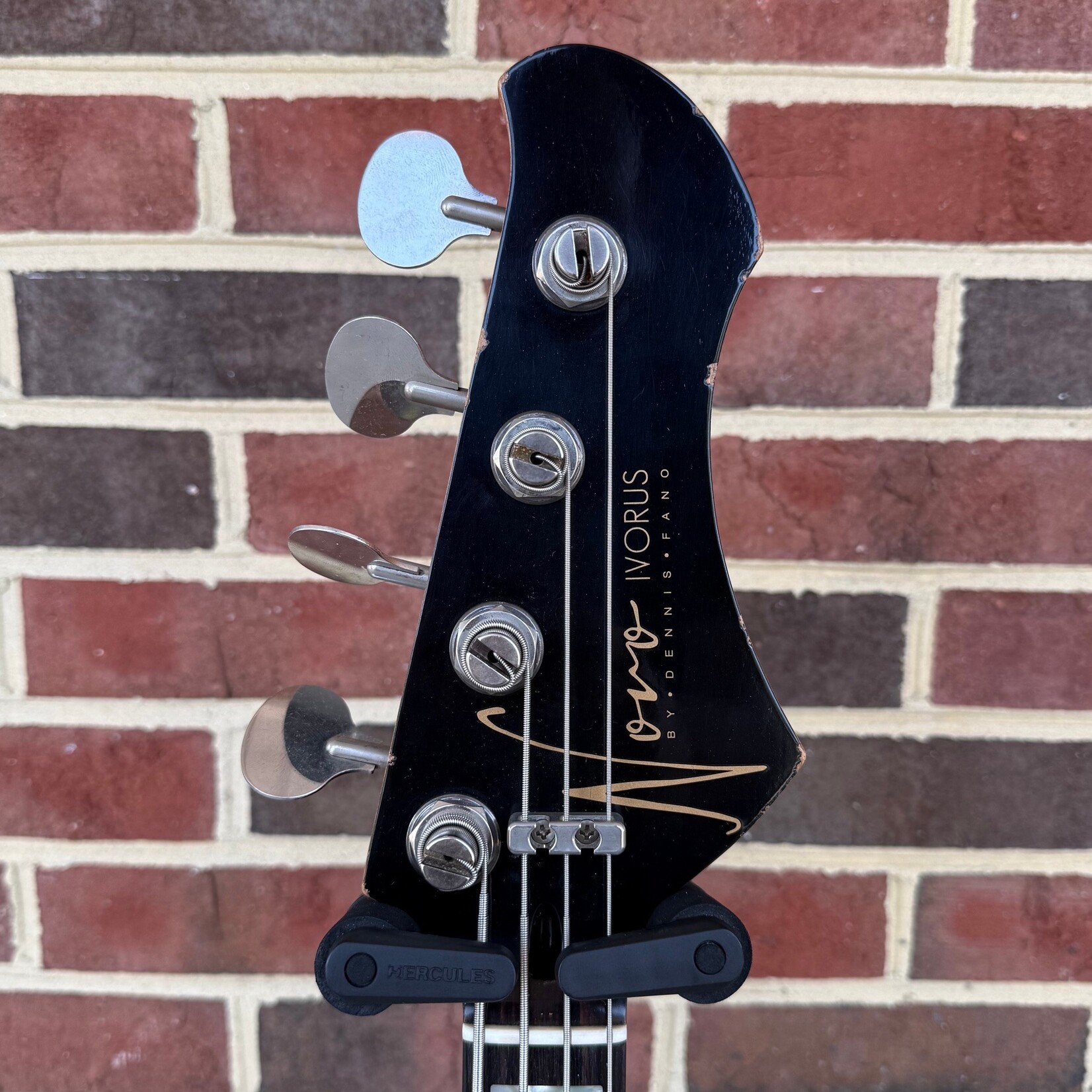 Novo Guitars Novo Guitars Ivorus Bass, 3-Tone Burst, Tempered Pine Body, Light Distress, Tempered Maple Neck, East Indian Rosewood Fretboard, Bull Black Headstock, Novo Deluxe Gig Bag