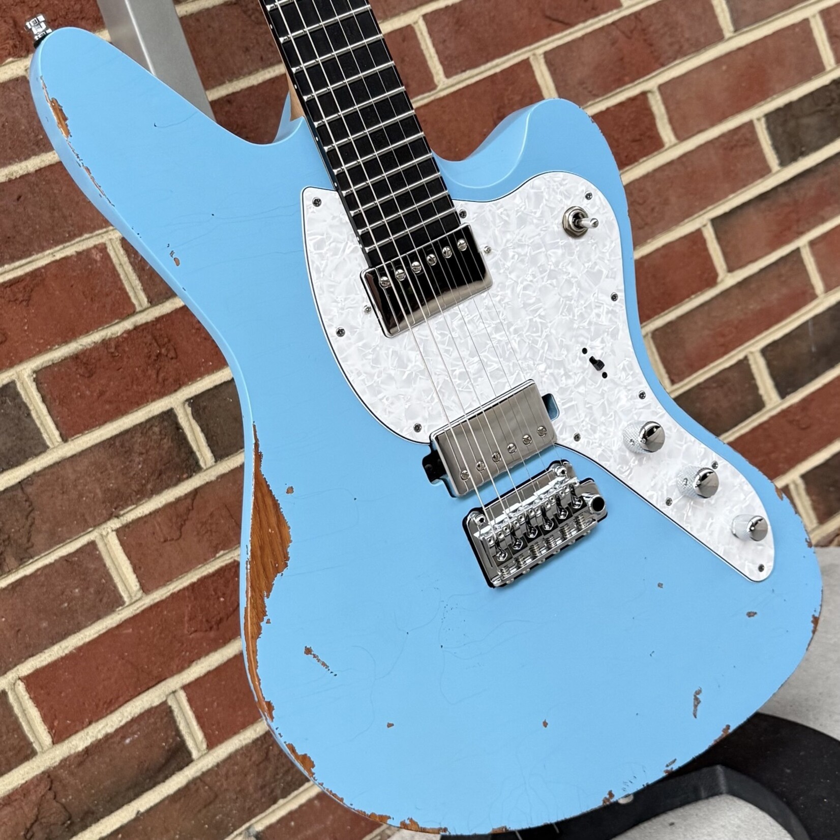 Mayones Mayones Jassper Aged V24, Monolith Daphne Blue Nitro (Aged), Swamp Ash TEW Body, Maple TEW Neck, Ebony Fretboard, Velvetrone Chori + Solium Pickups, Gotoh 510 Tremolo, Gotoh 510 Locking Tuners, Mayones Hybrid Case