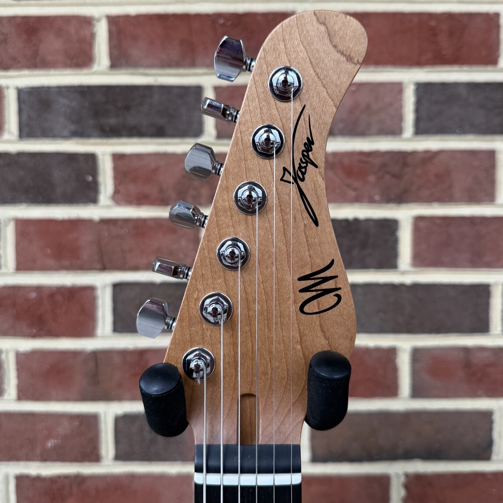 Mayones Mayones Jassper Aged V24, Monolith Daphne Blue Nitro (Aged), Swamp Ash TEW Body, Maple TEW Neck, Ebony Fretboard, Velvetrone Chori + Solium Pickups, Gotoh 510 Tremolo, Gotoh 510 Locking Tuners, Mayones Hybrid Case