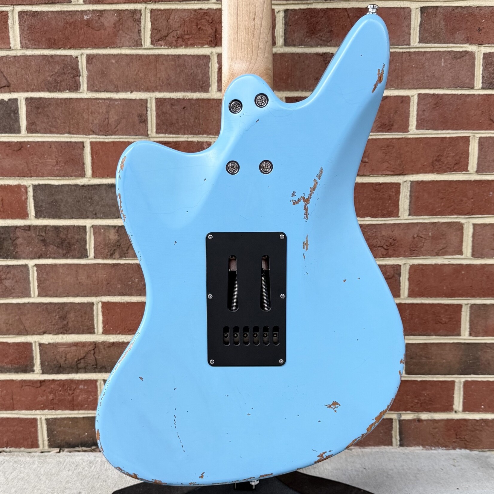 Mayones Mayones Jassper Aged V24, Monolith Daphne Blue Nitro (Aged), Swamp Ash TEW Body, Maple TEW Neck, Ebony Fretboard, Velvetrone Chori + Solium Pickups, Gotoh 510 Tremolo, Gotoh 510 Locking Tuners, Mayones Hybrid Case