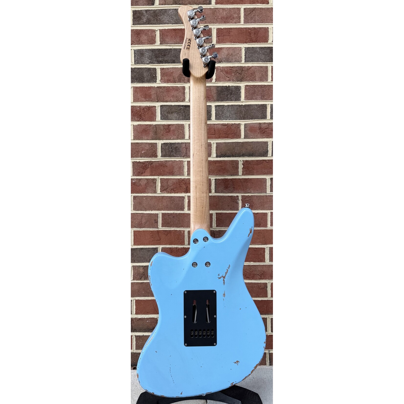 Mayones Mayones Jassper Aged V24, Monolith Daphne Blue Nitro (Aged), Swamp Ash TEW Body, Maple TEW Neck, Ebony Fretboard, Velvetrone Chori + Solium Pickups, Gotoh 510 Tremolo, Gotoh 510 Locking Tuners, Mayones Hybrid Case