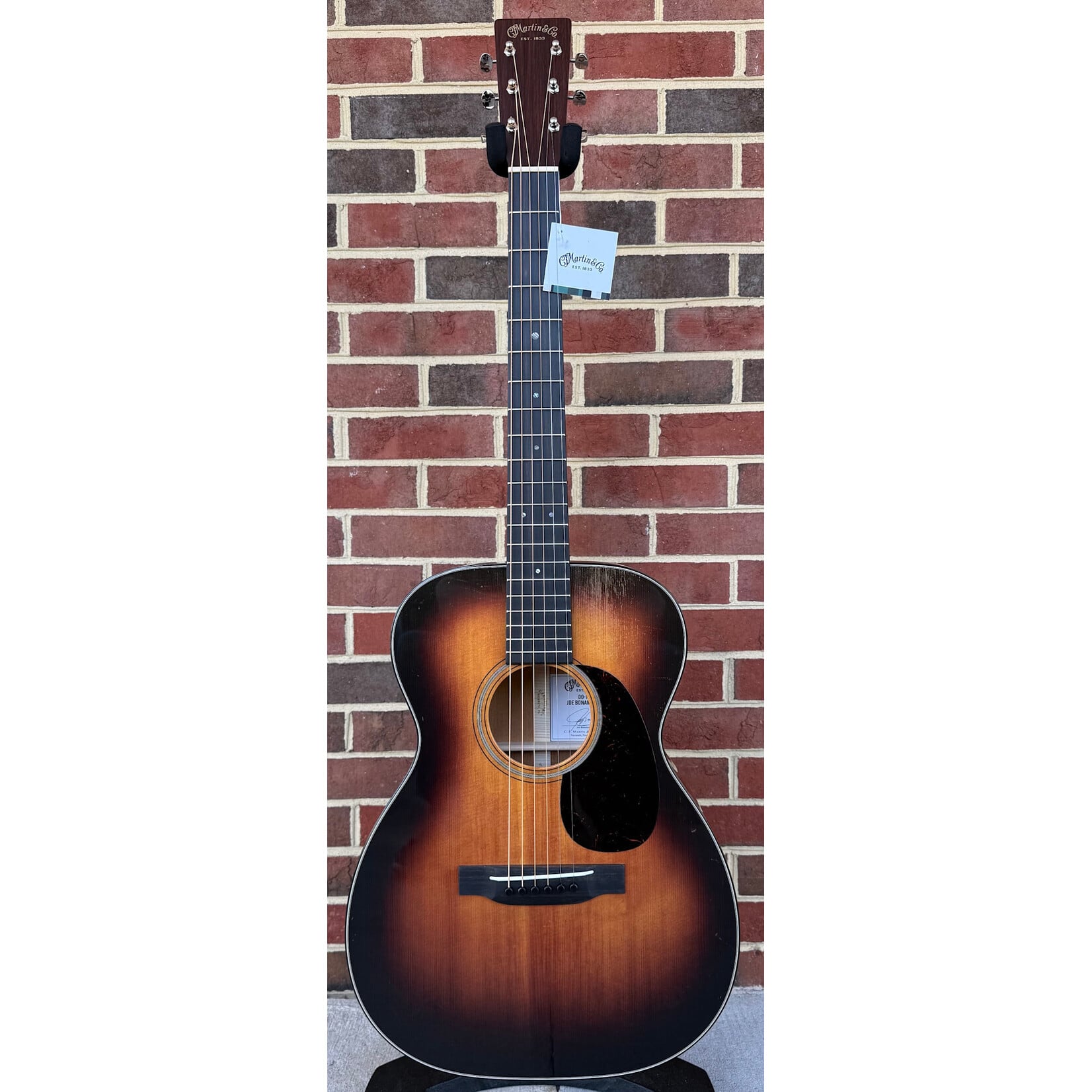 Martin Martin 00-18 Joe Bonamassa, 1937 Sunburst, Spruce Top, Genuine Mahogany Back & Sides, Ebony Bridge & Fretboard, Bone Nut & Saddle, Hardshell Case