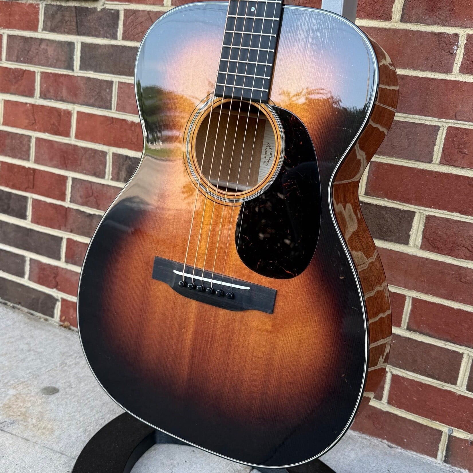 Martin Martin 00-18 Joe Bonamassa, 1937 Sunburst, Spruce Top, Genuine Mahogany Back & Sides, Ebony Bridge & Fretboard, Bone Nut & Saddle, Hardshell Case