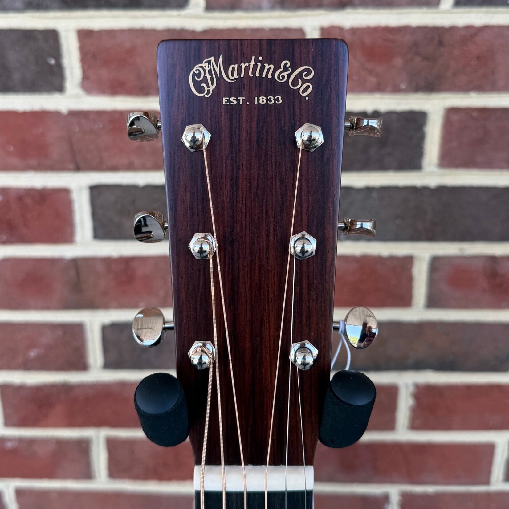 Martin Martin 00-18 Joe Bonamassa, 1937 Sunburst, Spruce Top, Genuine Mahogany Back & Sides, Ebony Bridge & Fretboard, Bone Nut & Saddle, Hardshell Case