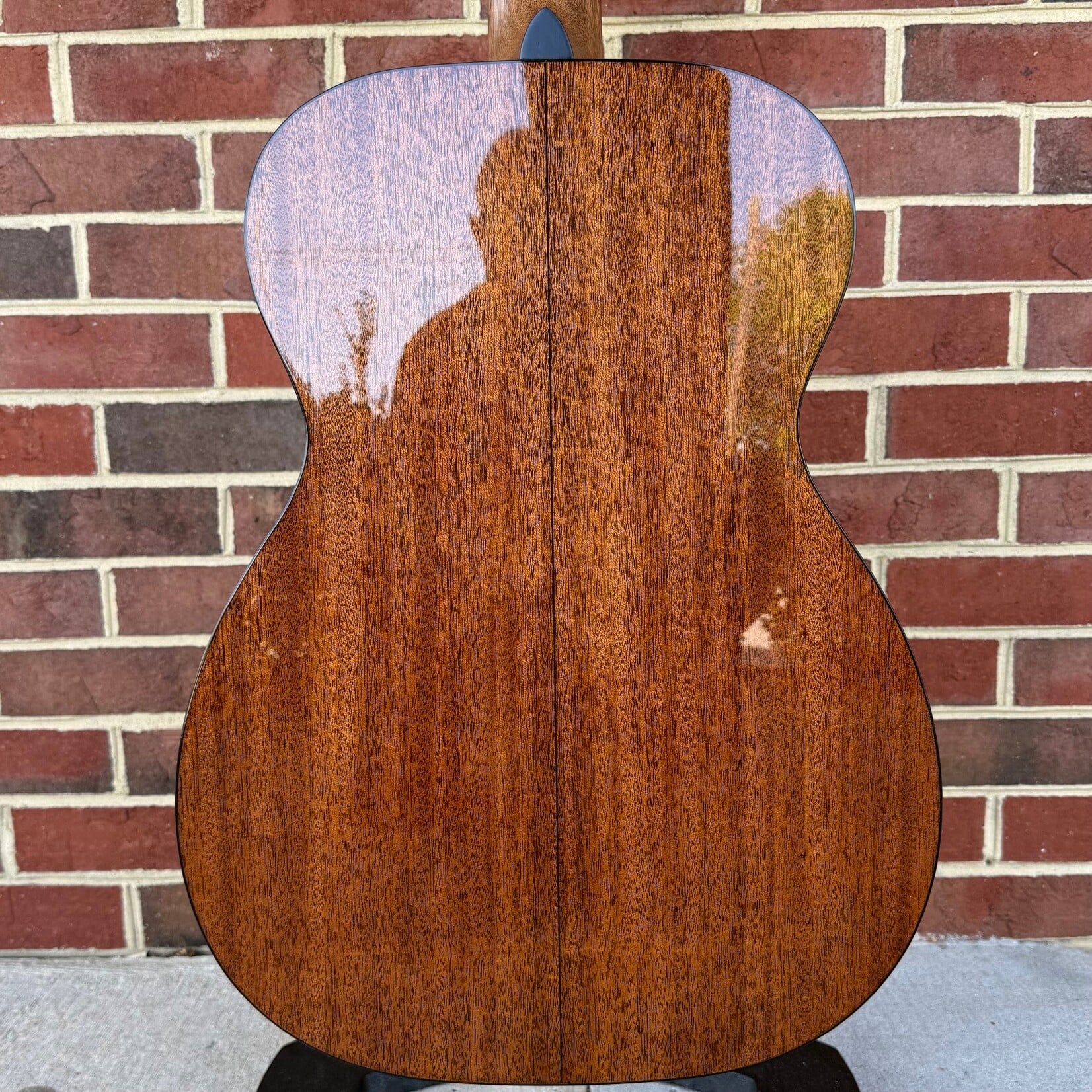 Martin Martin 00-18 Joe Bonamassa, 1937 Sunburst, Spruce Top, Genuine Mahogany Back & Sides, Ebony Bridge & Fretboard, Bone Nut & Saddle, Hardshell Case