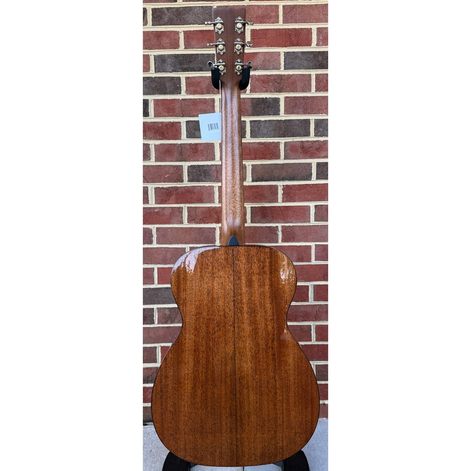 Martin Martin 00-18 Joe Bonamassa, 1937 Sunburst, Spruce Top, Genuine Mahogany Back & Sides, Ebony Bridge & Fretboard, Bone Nut & Saddle, Hardshell Case
