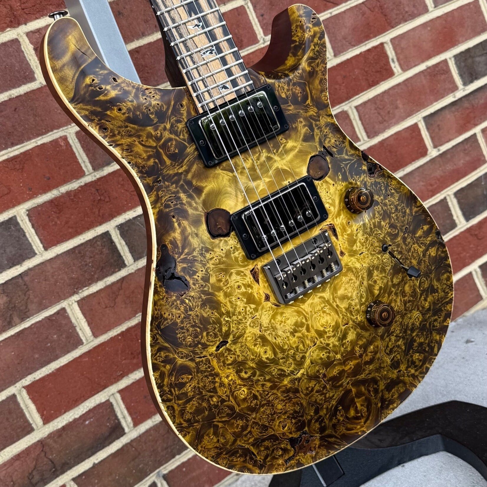 Paul Reed Smith Paul Reed Smith Private Stock Custom 24 Hardtail, Buckeye Burl Top, South American Figured Mahogany Body, Pale Moon Ebony Neck, Pale Moon Ebony Fretboard
