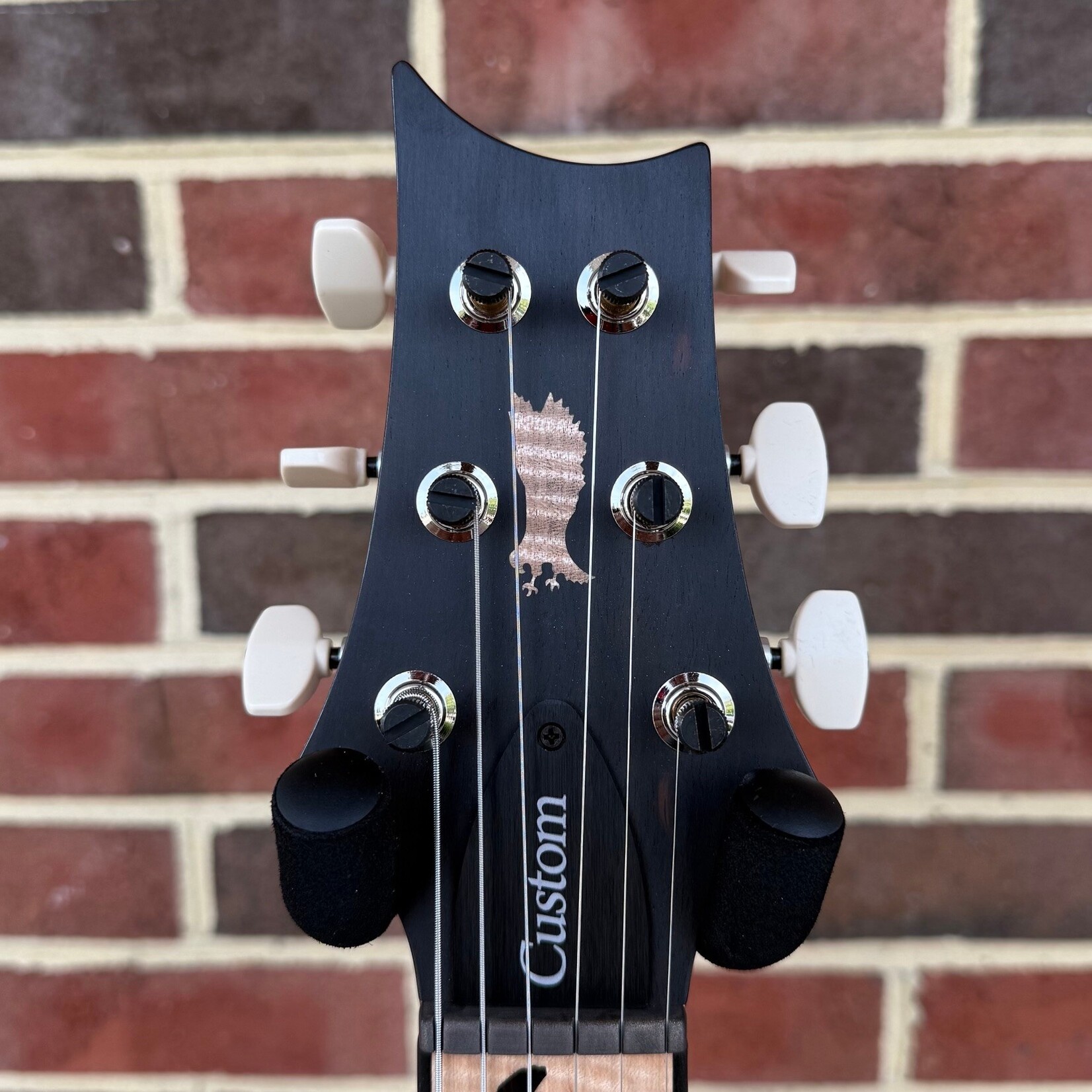 Paul Reed Smith Paul Reed Smith Custom 24 "Birds of a Feather" Limited Edition, Charcoal Microburst, Artist Grade Flame Maple Top, Mahogany Body, Ebony & Figured Maple Fretboard, Old School Private Stock Eagle Headstock Inlay, PRS DMO Pickups, Hardshell Cas