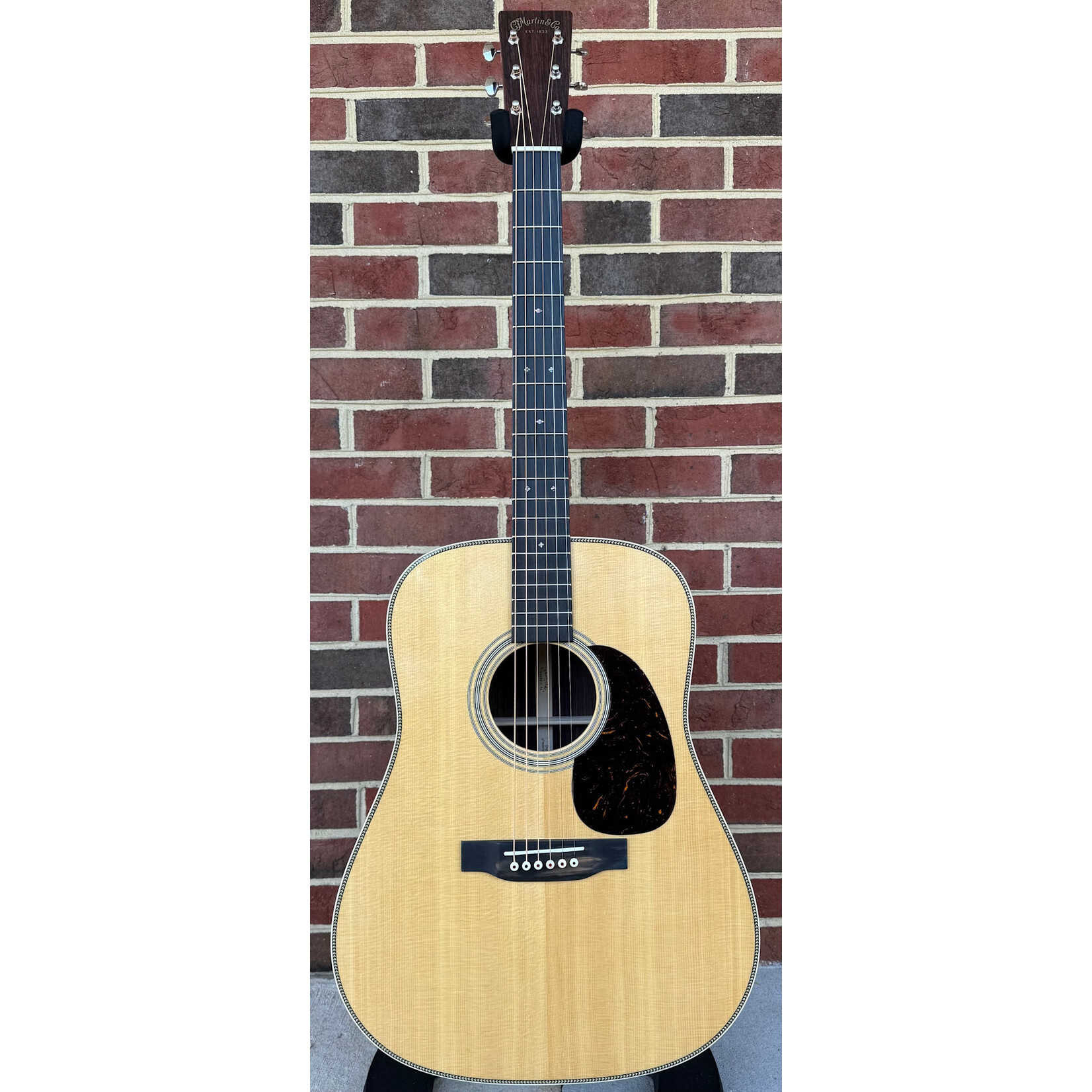 Martin Martin HD-28, Spruce Top, Rosewood Back & Sides, Ebony Bridge & Fretboard, Hardshell Case
