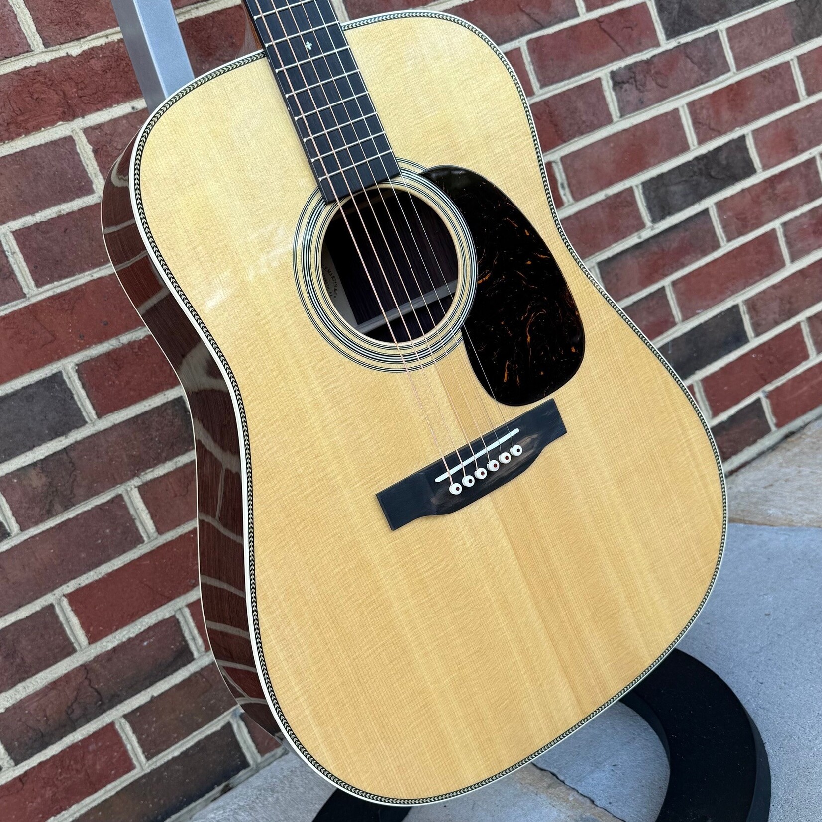 Martin Martin HD-28, Spruce Top, Rosewood Back & Sides, Ebony Bridge & Fretboard, Hardshell Case