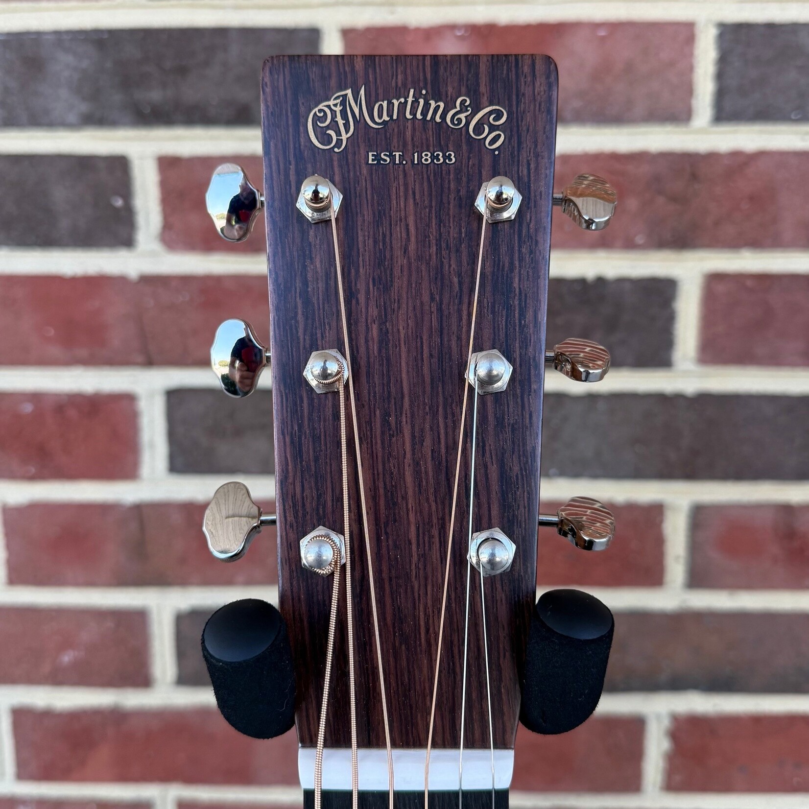 Martin Martin HD-28, Spruce Top, Rosewood Back & Sides, Ebony Bridge & Fretboard, Hardshell Case
