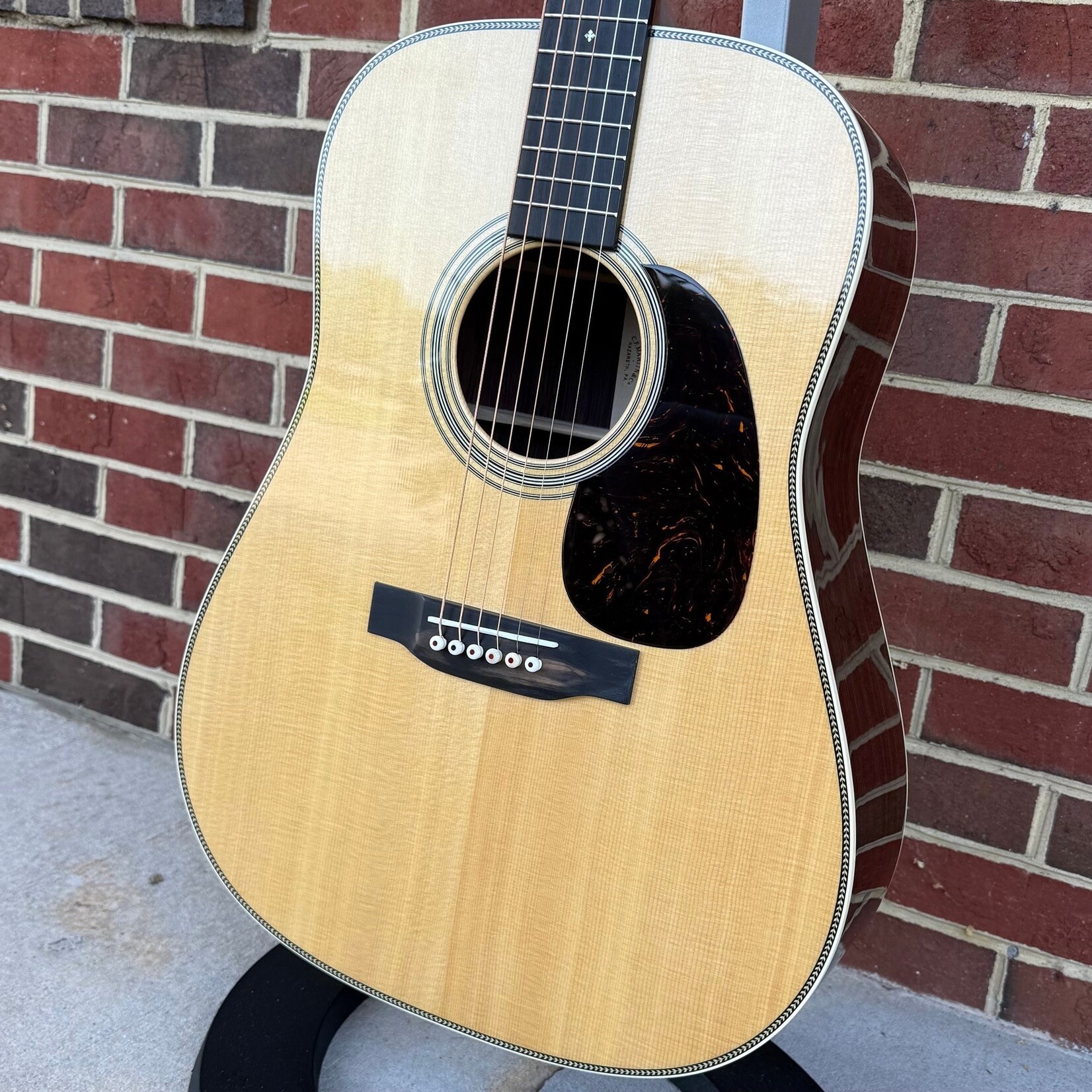 Martin Martin HD-28, Spruce Top, Rosewood Back & Sides, Ebony Bridge & Fretboard, Hardshell Case