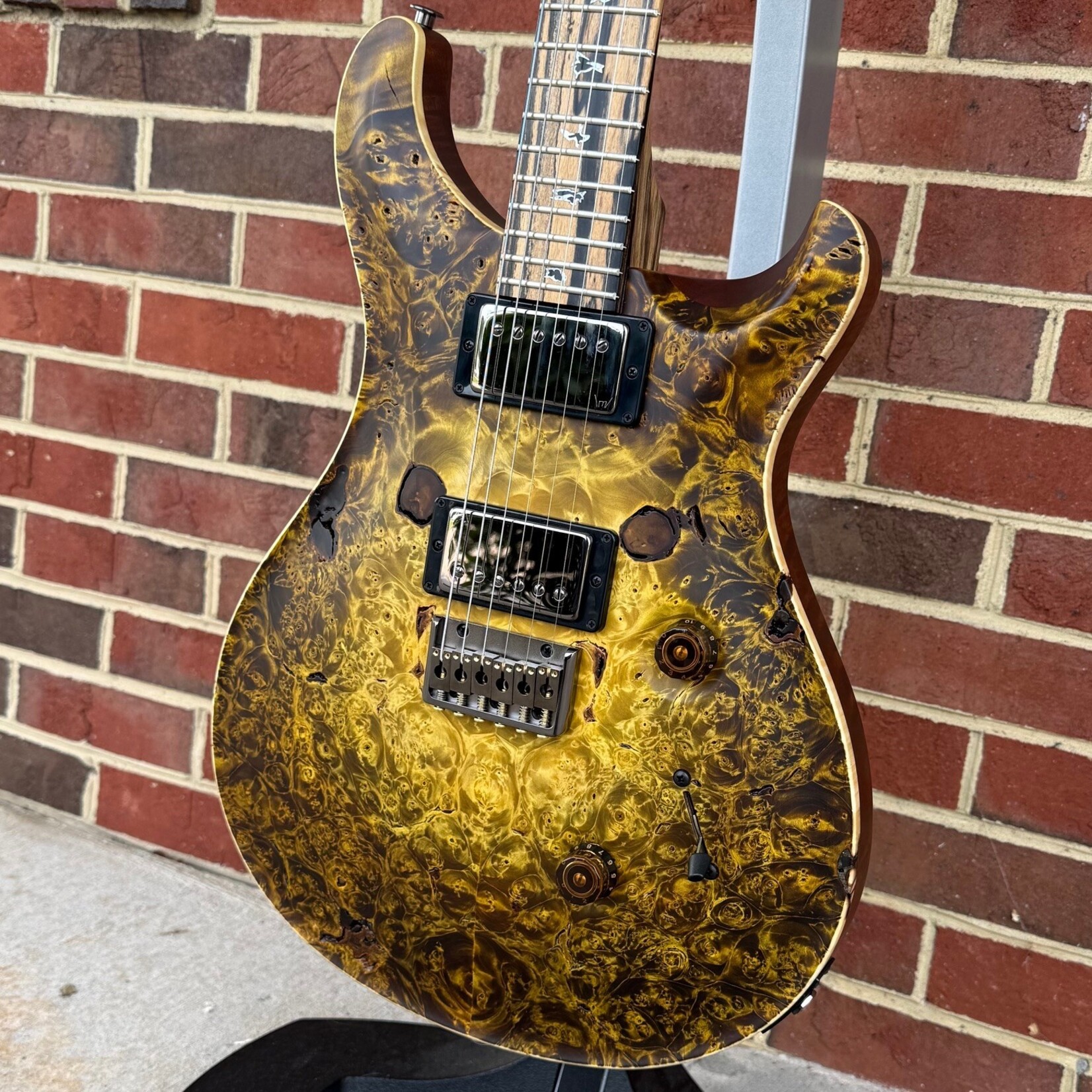 Paul Reed Smith Paul Reed Smith Private Stock Custom 24 Hardtail, Dirty Blonde Glow, Buckeye Burl Top, South American Figured Mahogany Body, Pale Moon Ebony Neck, Pale Moon Ebony Fretboard, \m/ Pickups, Smoked Black Hardware