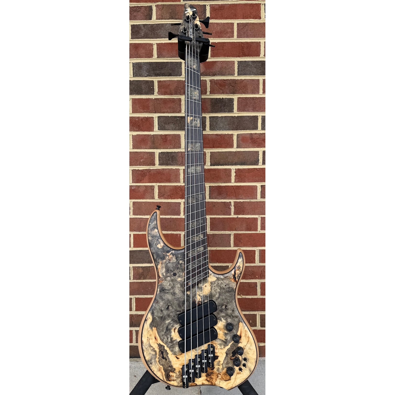 Dingwall Dingwall Z3 Custom 5-String, Buckeye Burl Top, Wenge Contrast Layer, Dual Density Swamp Ash Body, D-Roc Rotary, Roasted Ash Neck, Macassar Ebony Fretboard, Buckeye Burl Block Inlays, Luminlay Side Dots, Dingwall Deluxe Gig Bag