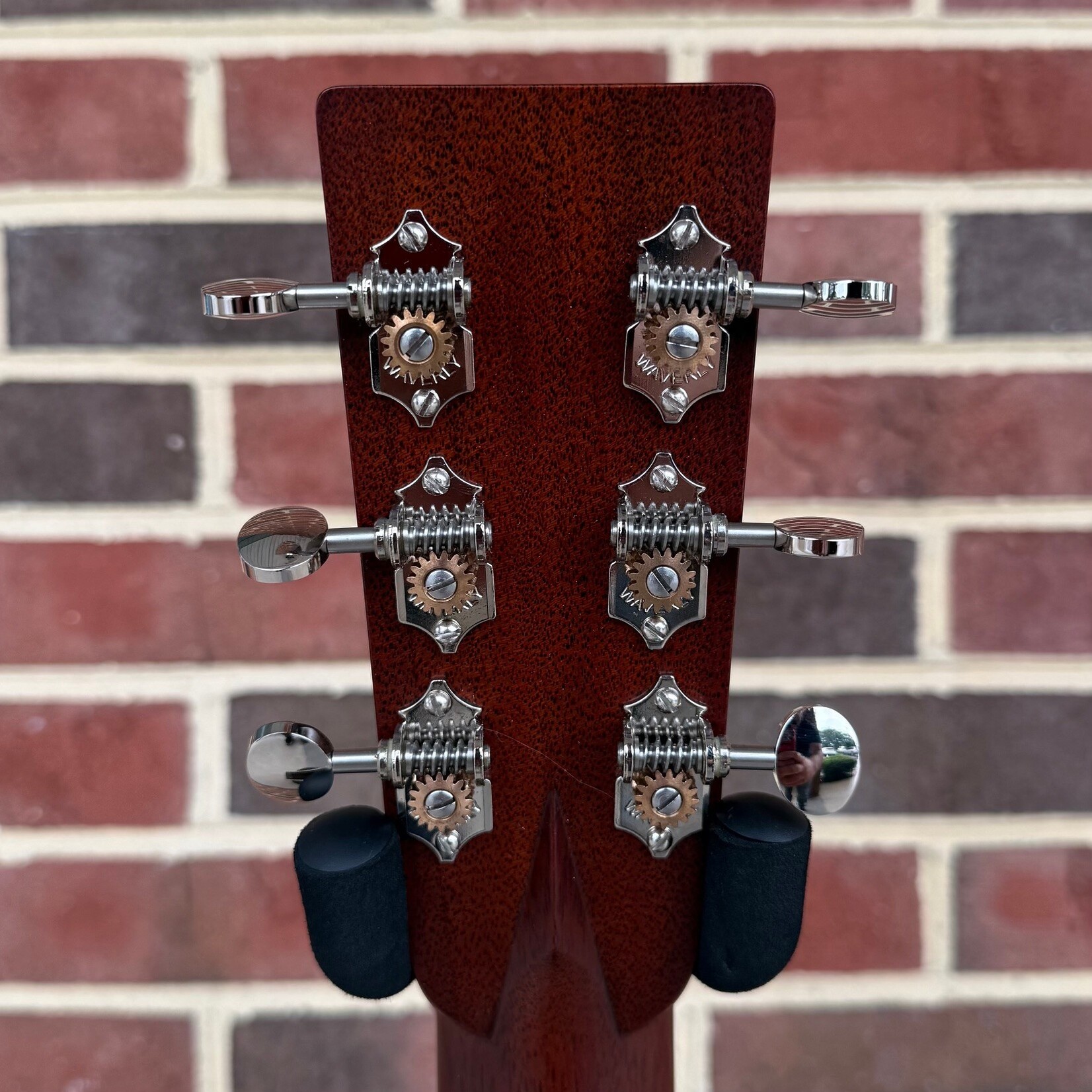Santa Cruz Guitar Co. Santa Cruz OM, Sitka Spruce Top, Vintage Tint, Indian Rosewood Back & Sides, Mahogany Neck, Ebony Fretboard & Bridge, Adirondack Bracing w/ Hot Hide Glue, Hardshell Case