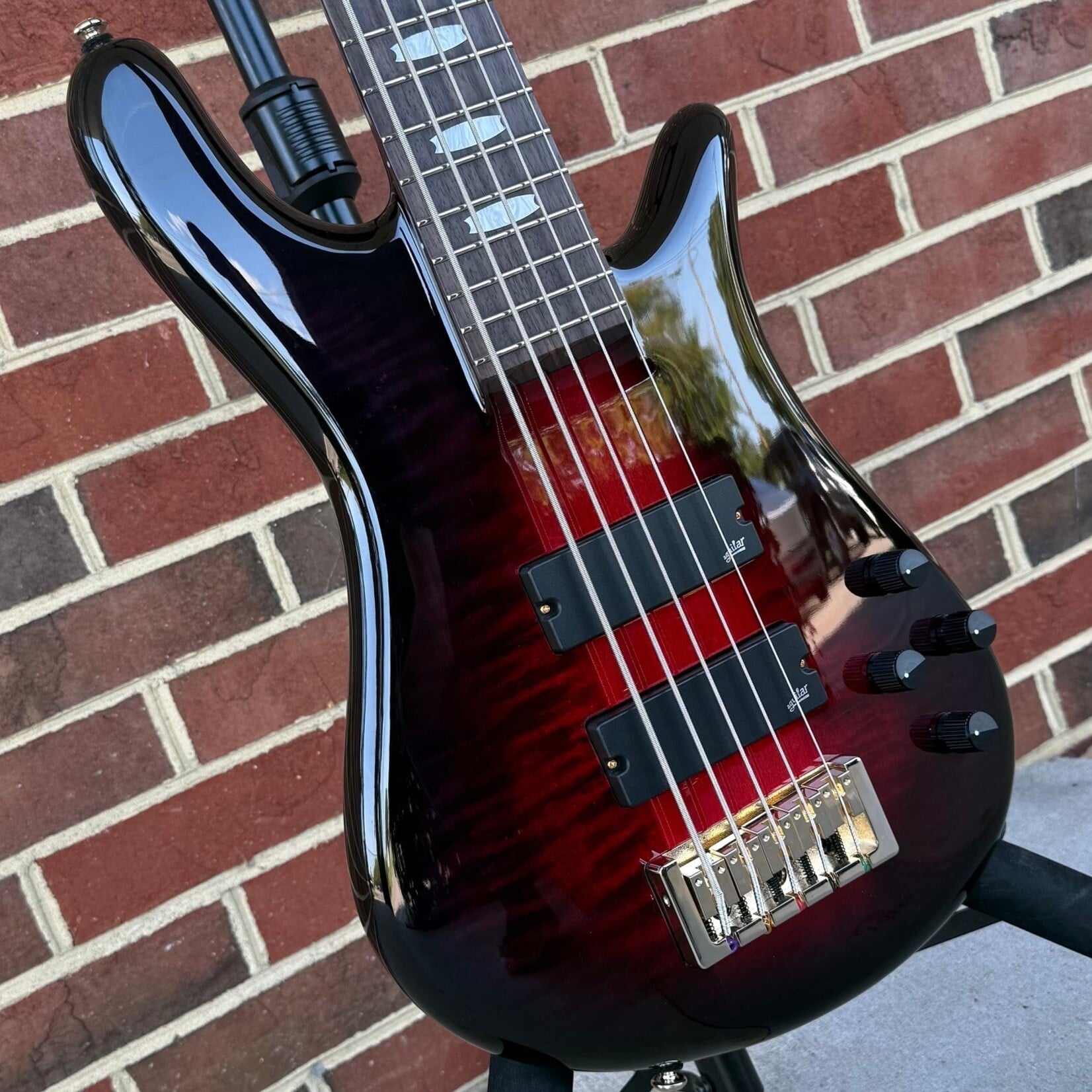 Spector Spector Icon NS-5 Neck Through, Purple Cherry, Aguilar DCB Pickups, Aguilar OBP-2 Preamp, Gig Bag
