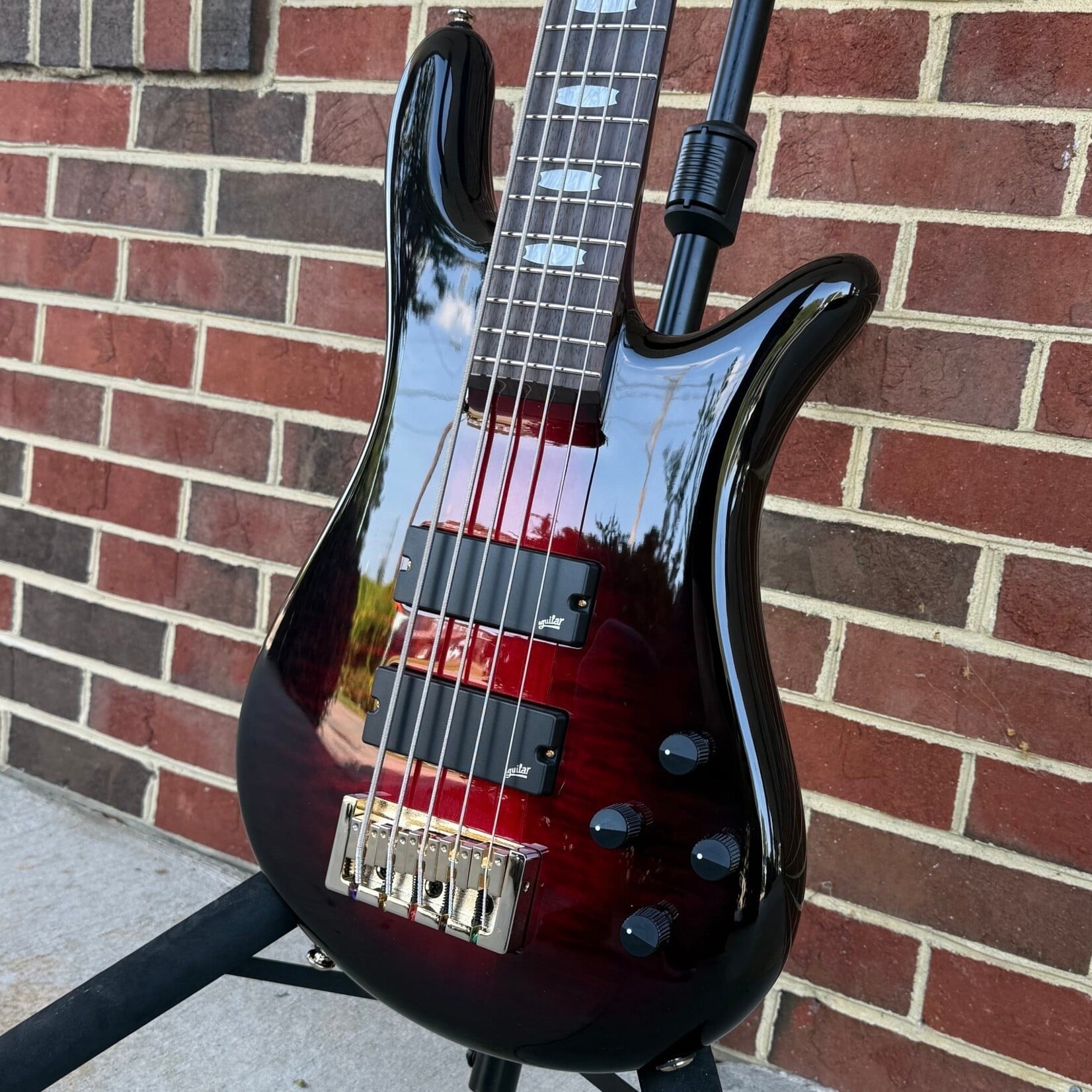 Spector Spector Icon NS-5 Neck Through, Purple Cherry, Aguilar DCB Pickups, Aguilar OBP-2 Preamp, Gig Bag