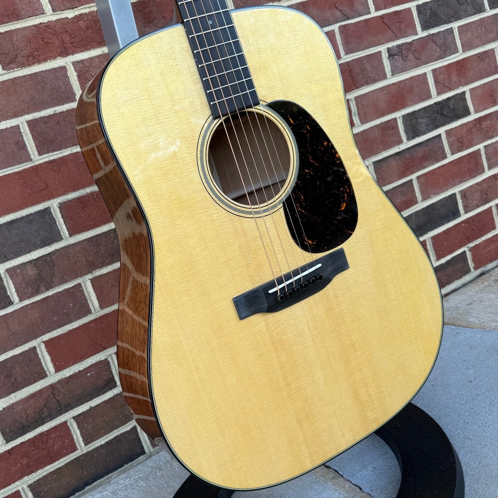 Martin Martin D-18, Spruce Top, Mahogany Back & Sides, Ebony Bridge & Fretboard, Hardshell Case