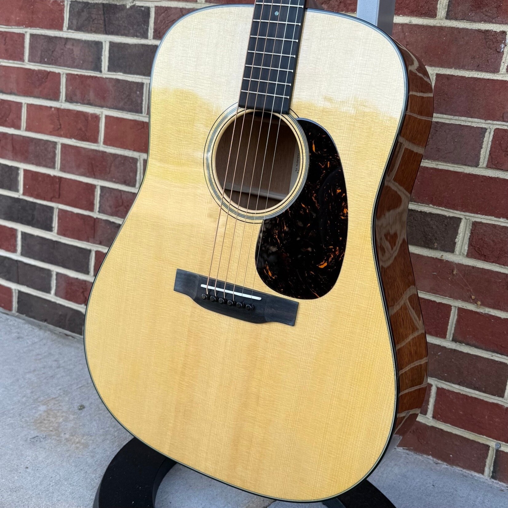 Martin Martin D-18, Spruce Top, Mahogany Back & Sides, Ebony Bridge & Fretboard, Hardshell Case