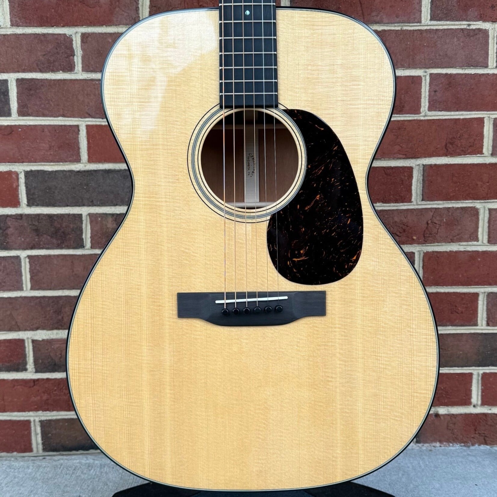 Martin Martin 000-18, Spruce Top, Mahogany Back & Sides, Ebony Bridge & Fretboard, Hardshell Case