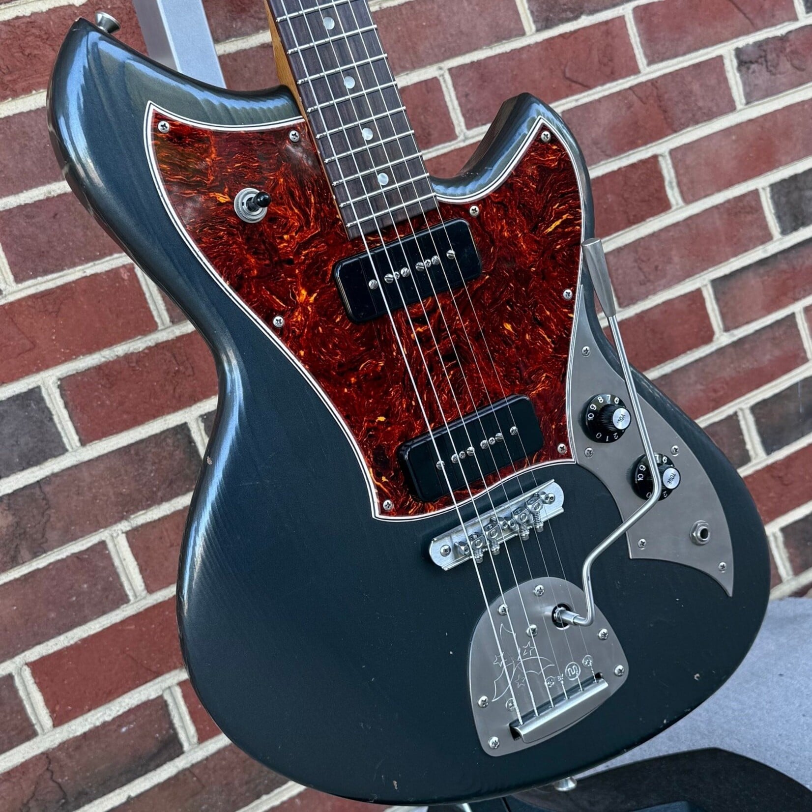 Novo Guitars Novo Guitars Serus J, Charcoal Frost, Tempered Pine Body, Light Distress, Tempered Maple Neck, East Indian Rosewood Fretboard, Matching Headstock, Tortoise Shell Pickguard, Novo Deluxe Gig Bag