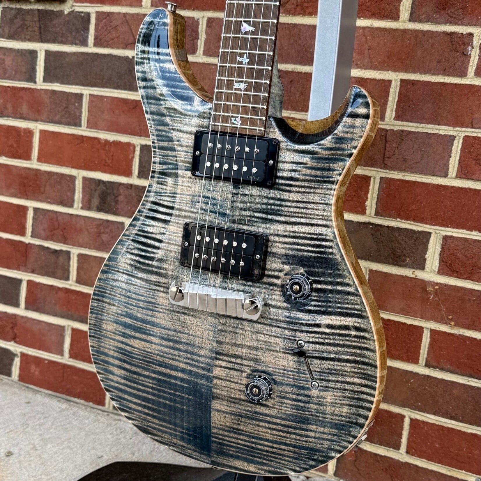 Paul Reed Smith Paul Reed Smith Wood Library Custom 24 Stoptail Limited, Faded Whale Blue, Flame Maple 10-Top, Black Limba Body, Flame Maple Neck, Ziricote Fretboard, PRS DMO Pickups, Hardshell Case
