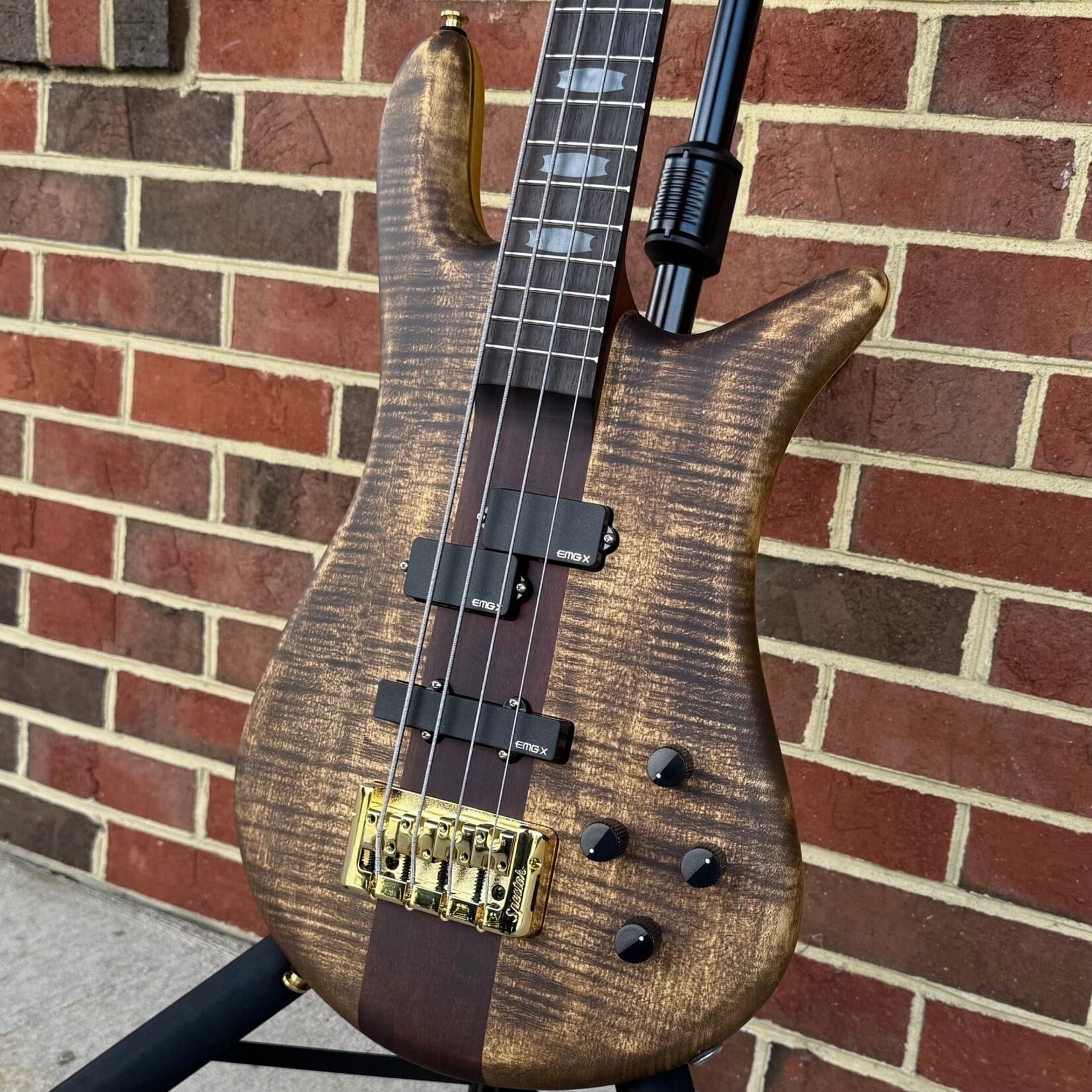 Spector Spector Euro 4 Rex Brown Signature, Flame Maple Top, Empresswood Back, 3pc Maple Neck, Indian Rosewood Fretboard, EMG PX/JX Set, Tone Pump Preamp, Gig Bag