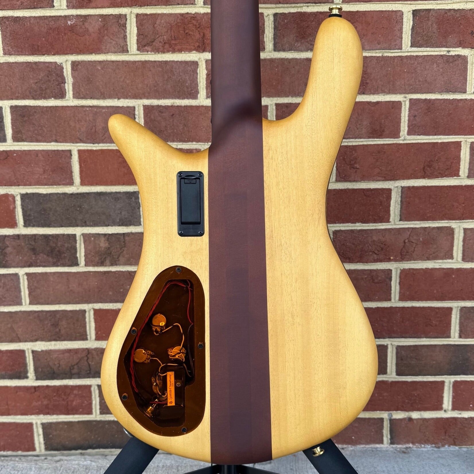 Spector Spector Euro 4 Rex Brown Signature, Flame Maple Top, Empresswood Back, 3pc Maple Neck, Indian Rosewood Fretboard, EMG PX/JX Set, Tone Pump Preamp, Gig Bag