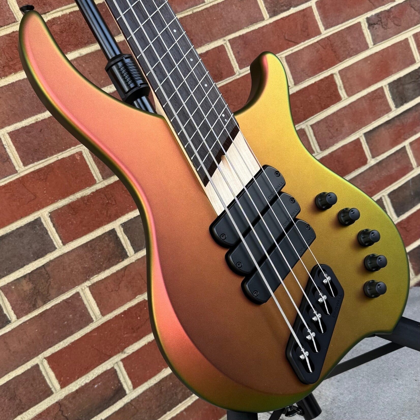 Dingwall Dingwall ABI Custom 5-String, Sour Lava Supershift, Swamp Ash Body, 5pc Maple Neck, Wenge Fretboard, Dingwall FDV Pickups, Neve Preamp with Master Tone, Dingwall Deluxe Gig Bag