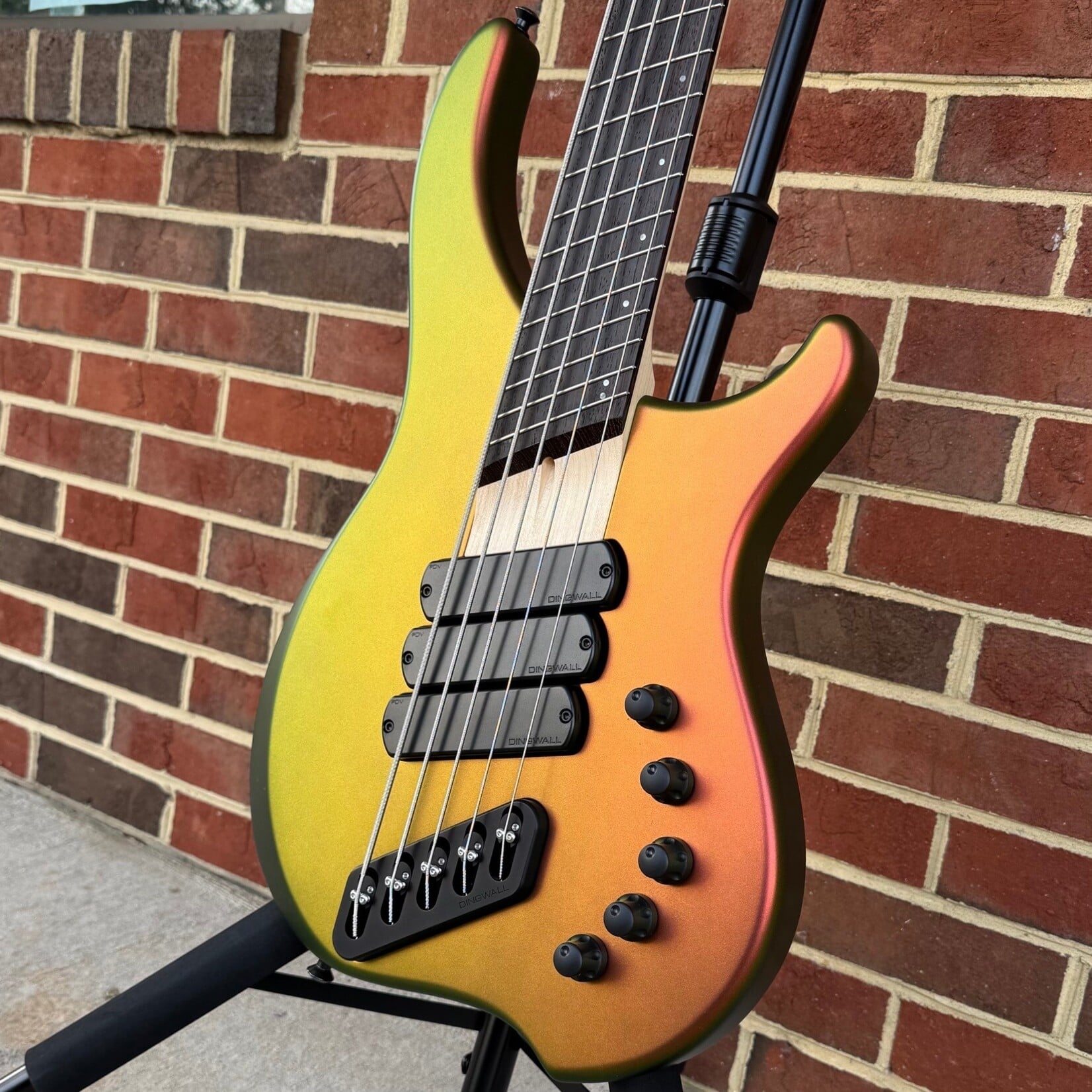 Dingwall Dingwall ABI Custom 5-String, Sour Lava Supershift, Swamp Ash Body, 5pc Maple Neck, Wenge Fretboard, Dingwall FDV Pickups, Neve Preamp with Master Tone, Dingwall Deluxe Gig Bag