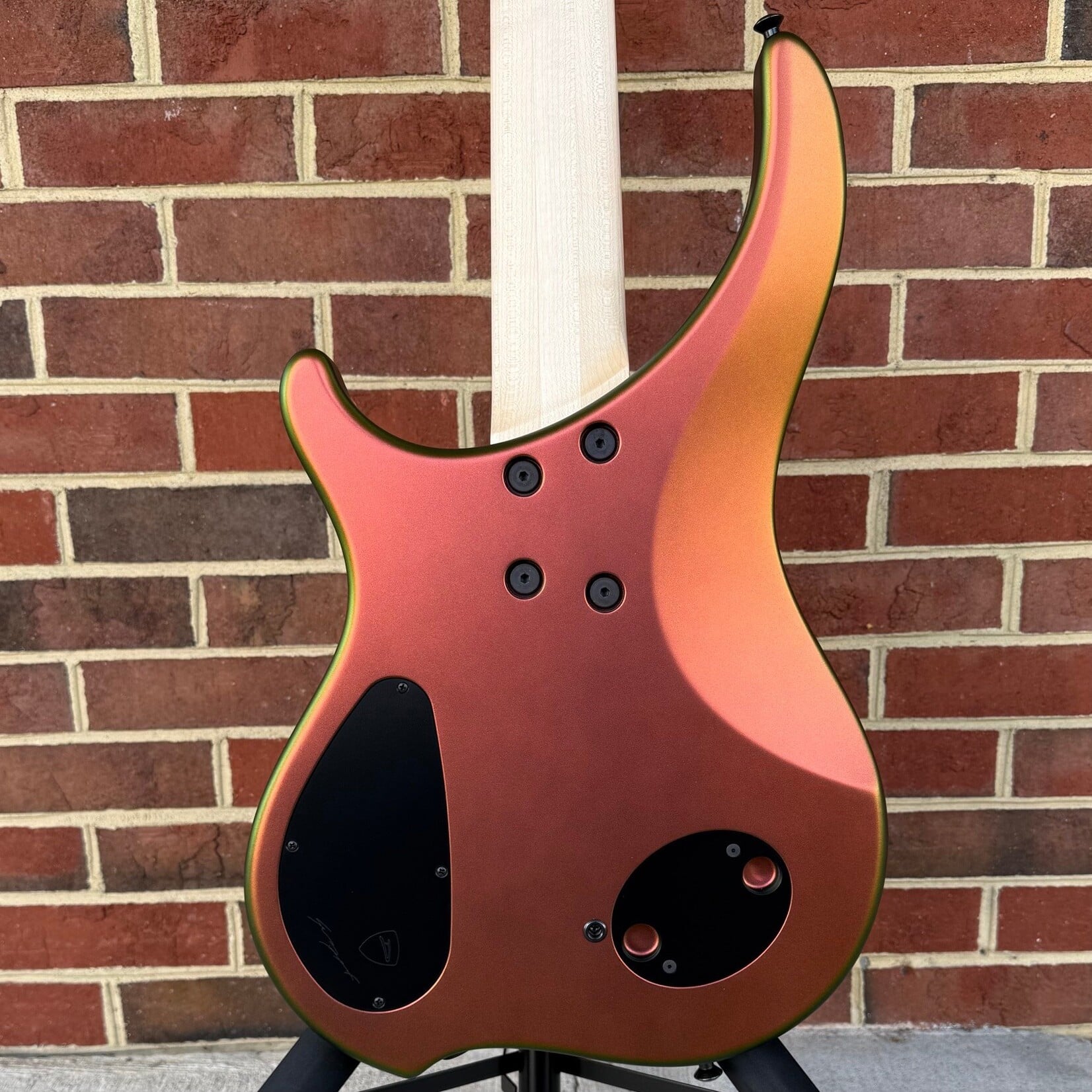 Dingwall Dingwall ABI Custom 5-String, Sour Lava Supershift, Swamp Ash Body, 5pc Maple Neck, Wenge Fretboard, Dingwall FDV Pickups, Neve Preamp with Master Tone, Dingwall Deluxe Gig Bag
