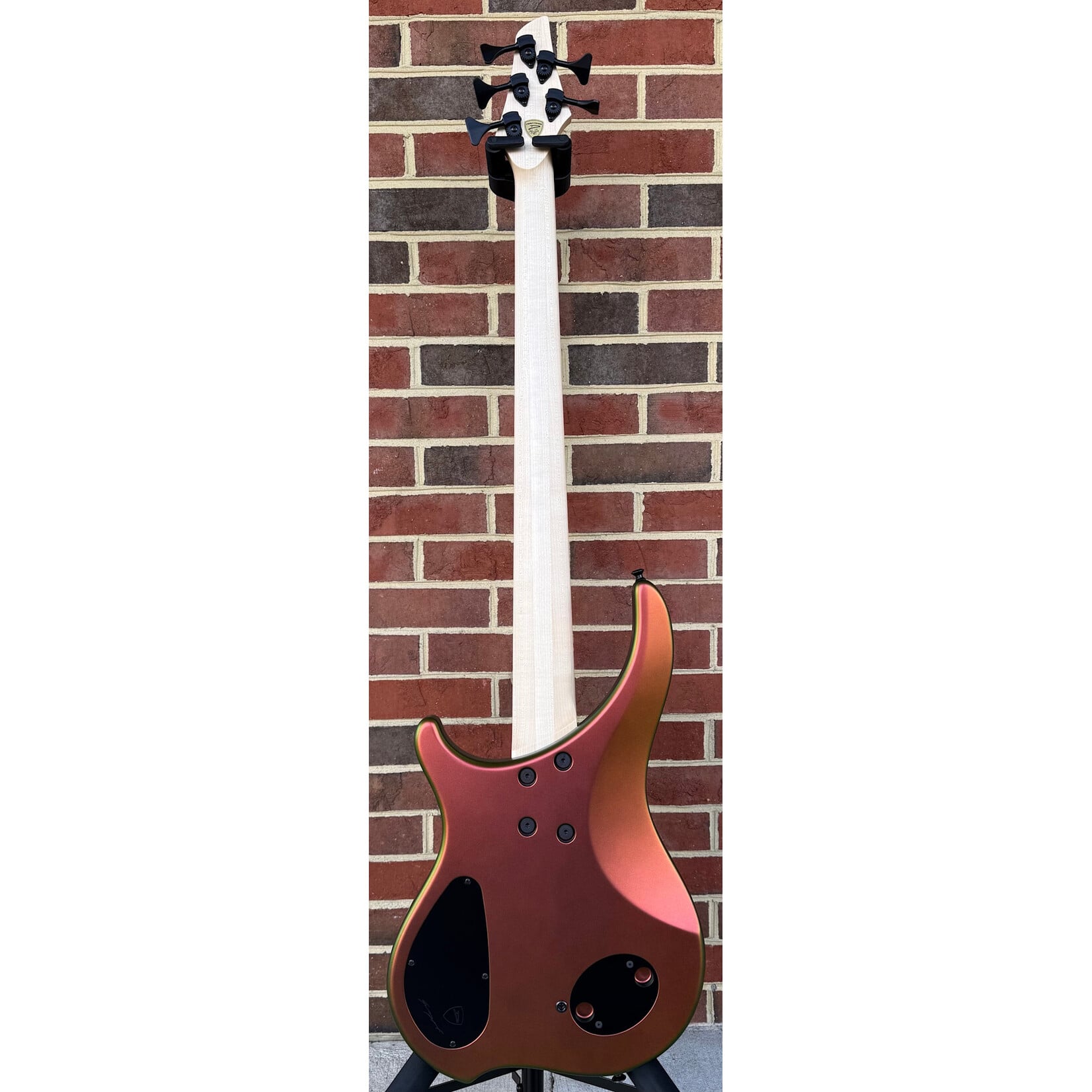 Dingwall Dingwall ABI Custom 5-String, Sour Lava Supershift, Swamp Ash Body, 5pc Maple Neck, Wenge Fretboard, Dingwall FDV Pickups, Neve Preamp with Master Tone, Dingwall Deluxe Gig Bag