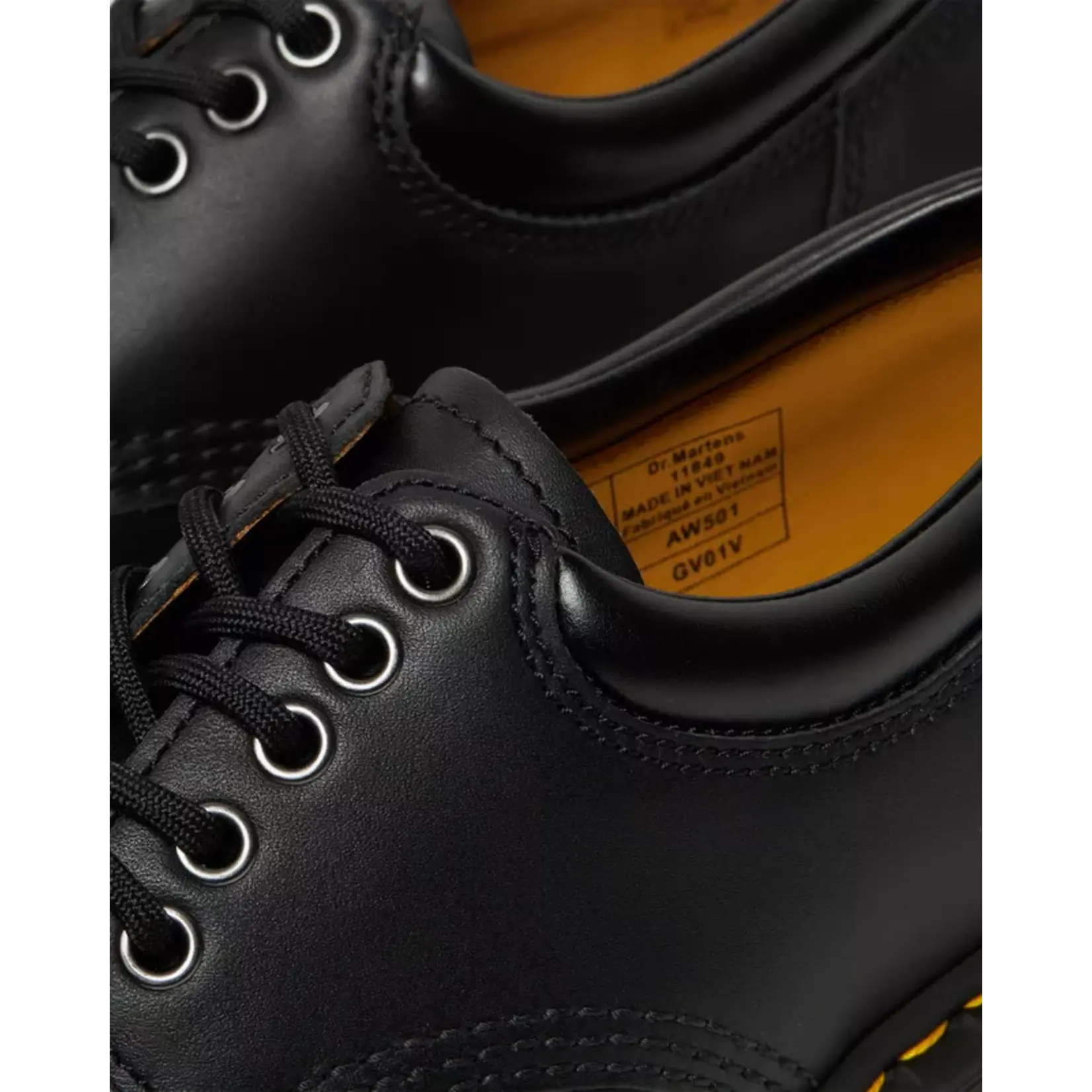Doc Martens DOC MARTENS 8053 5-Eye Shoes