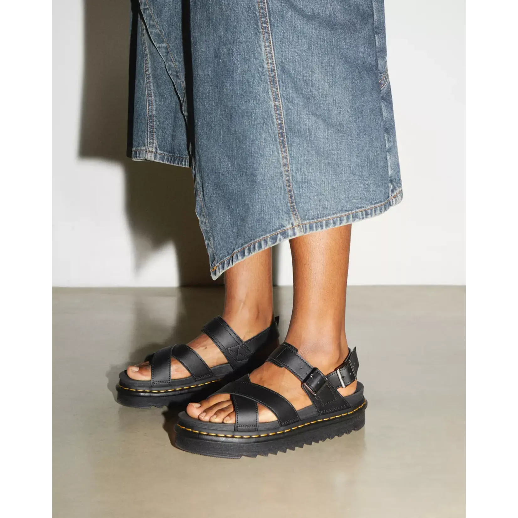 Doc Martens DOC MARTENS Voss II Leather Strap Sandal