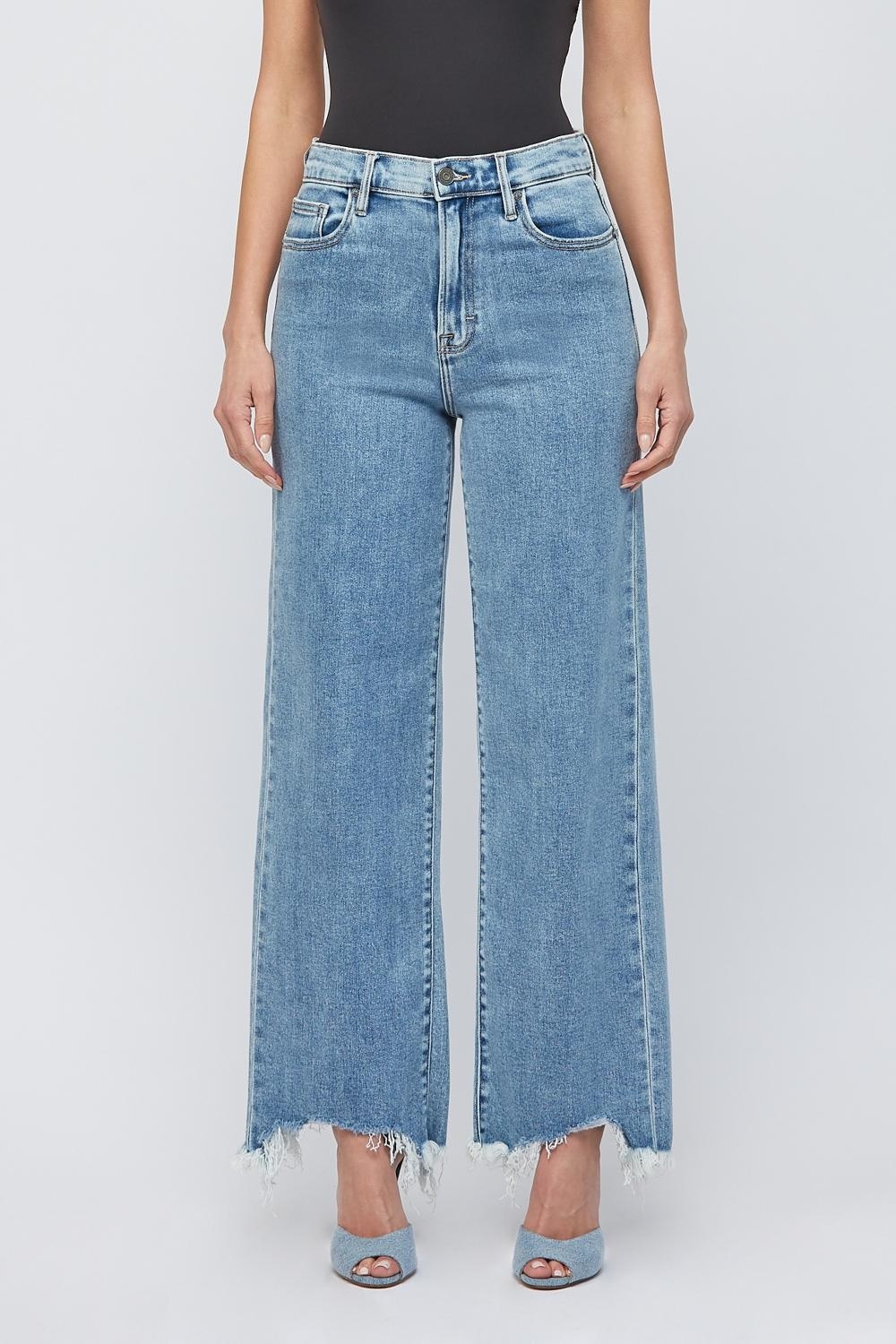 【DISCERNMENT】Logan Non-Fade Denim Capri Pants 36B3CA09-0095-4153-9891-