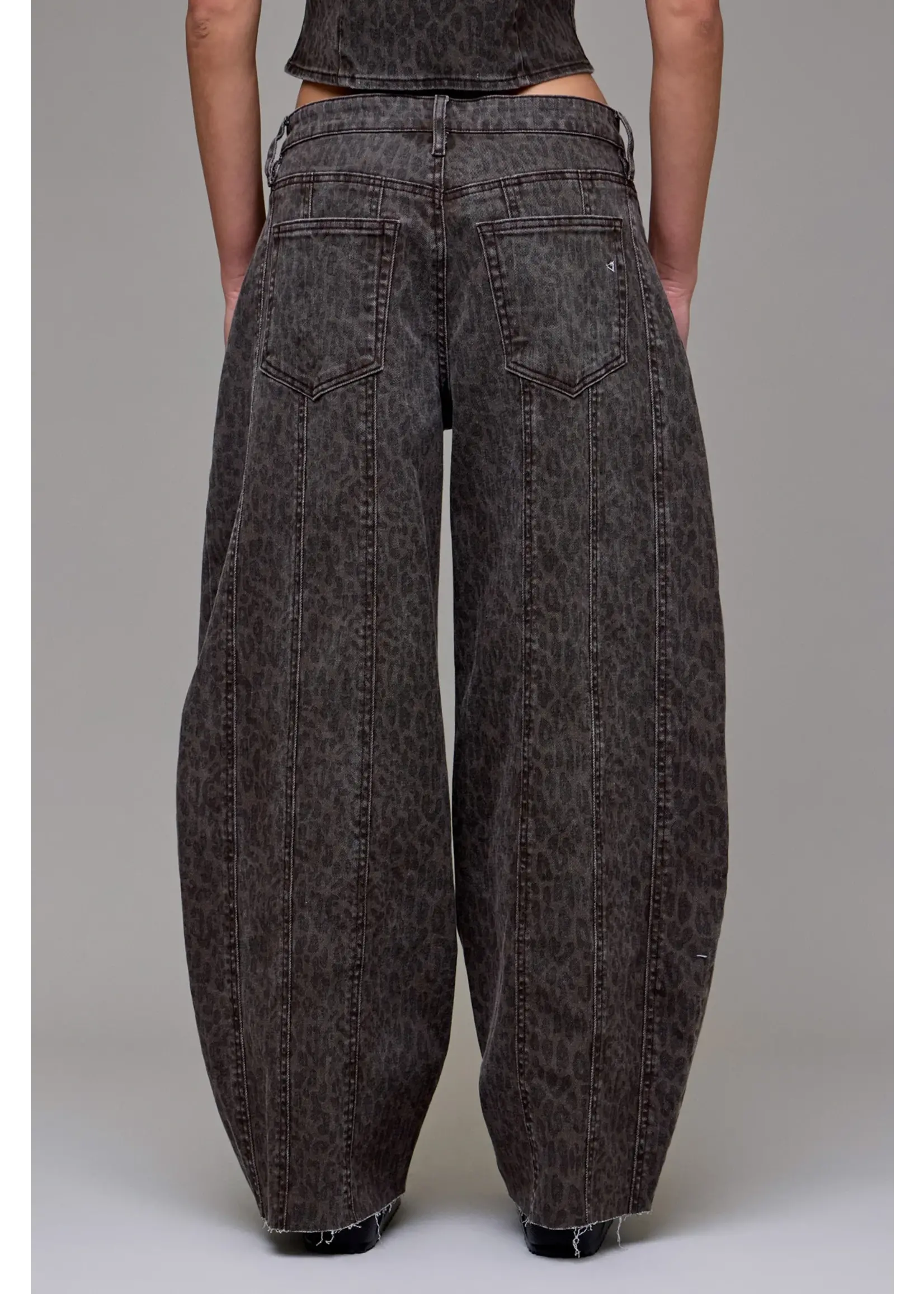 Hidden Sammie Cheetah Seamed Barrel Jean - HD9675BA-BCH
