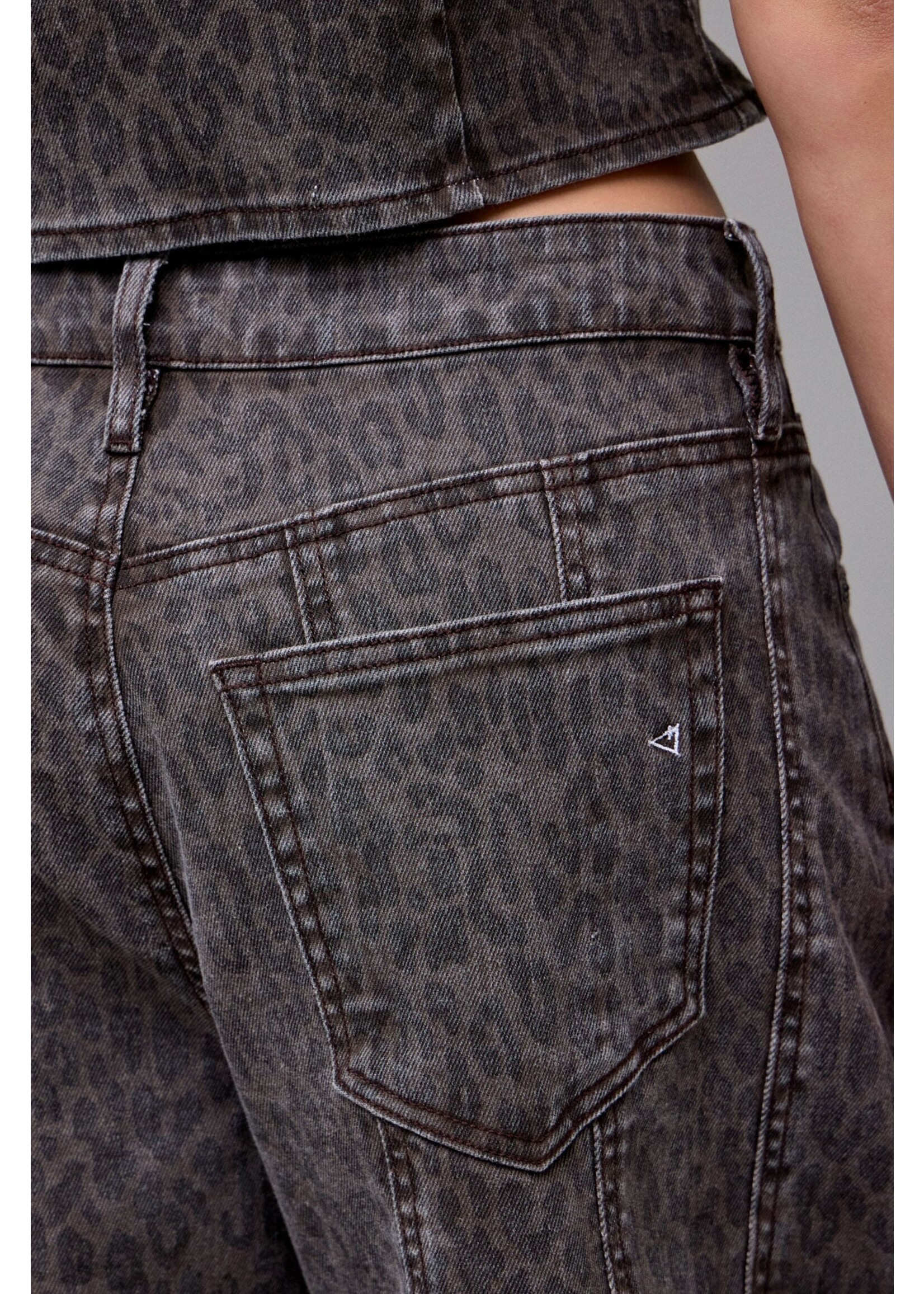 Hidden Sammie Cheetah Seamed Barrel Jean - HD9675BA-BCH
