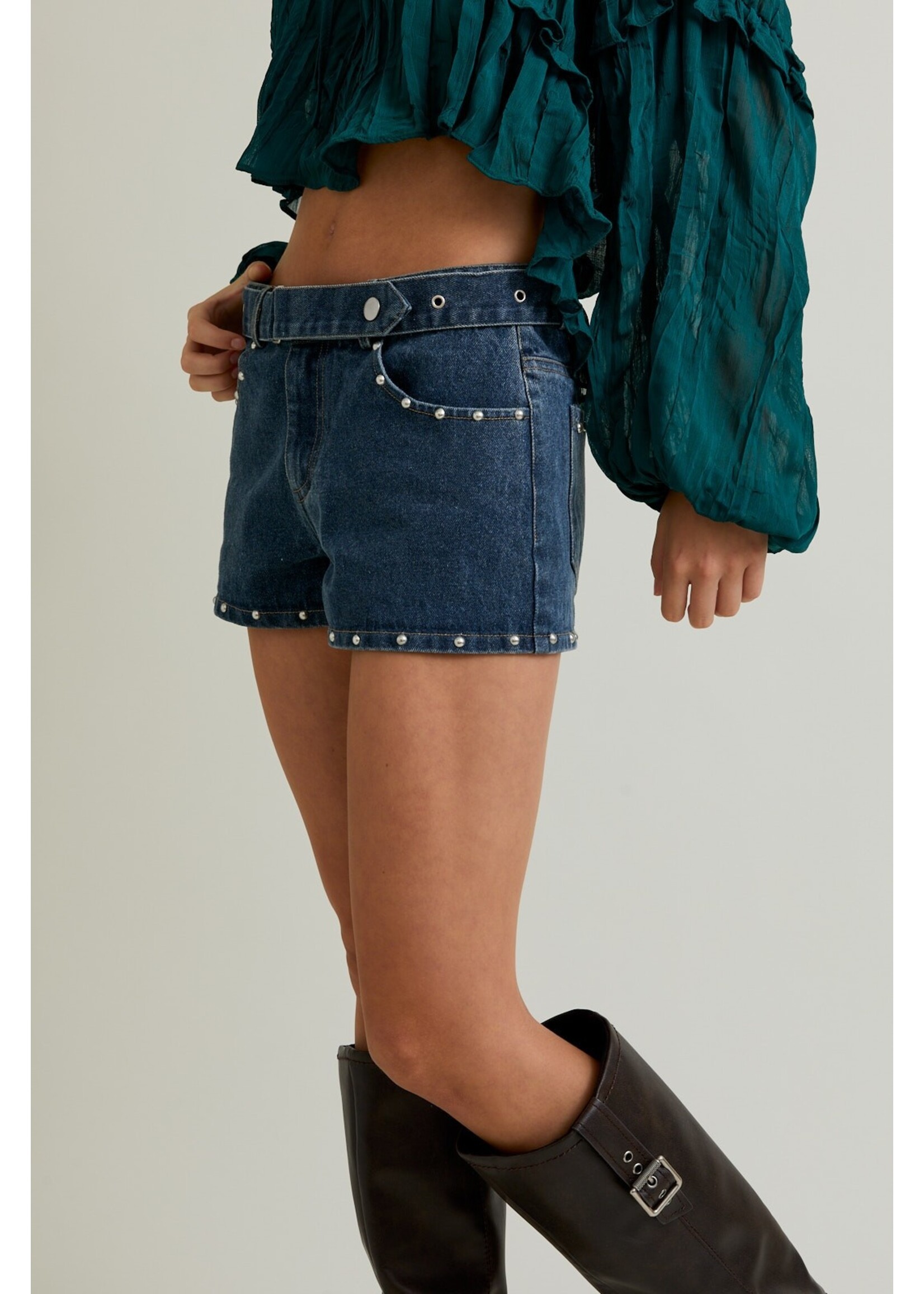 Le Lis Stud Detail Low Waist Shorts - SP3292