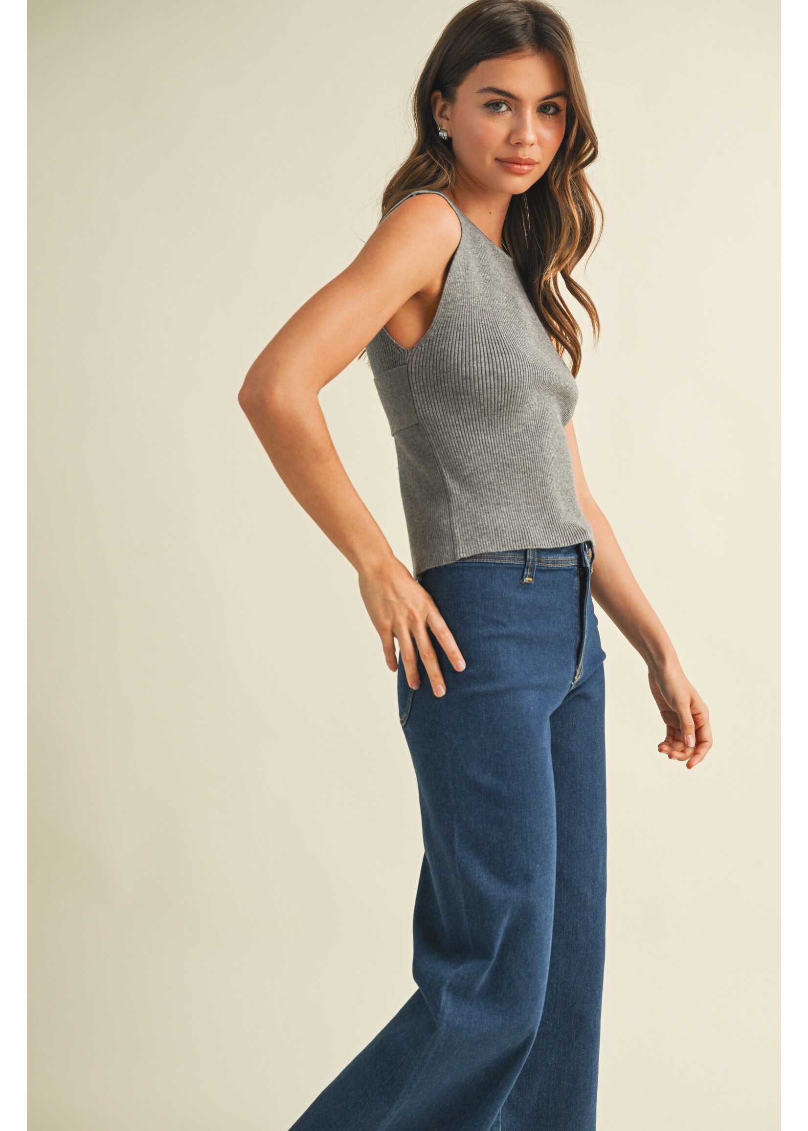 Klesis Sleeveless Knit Top - IT4263