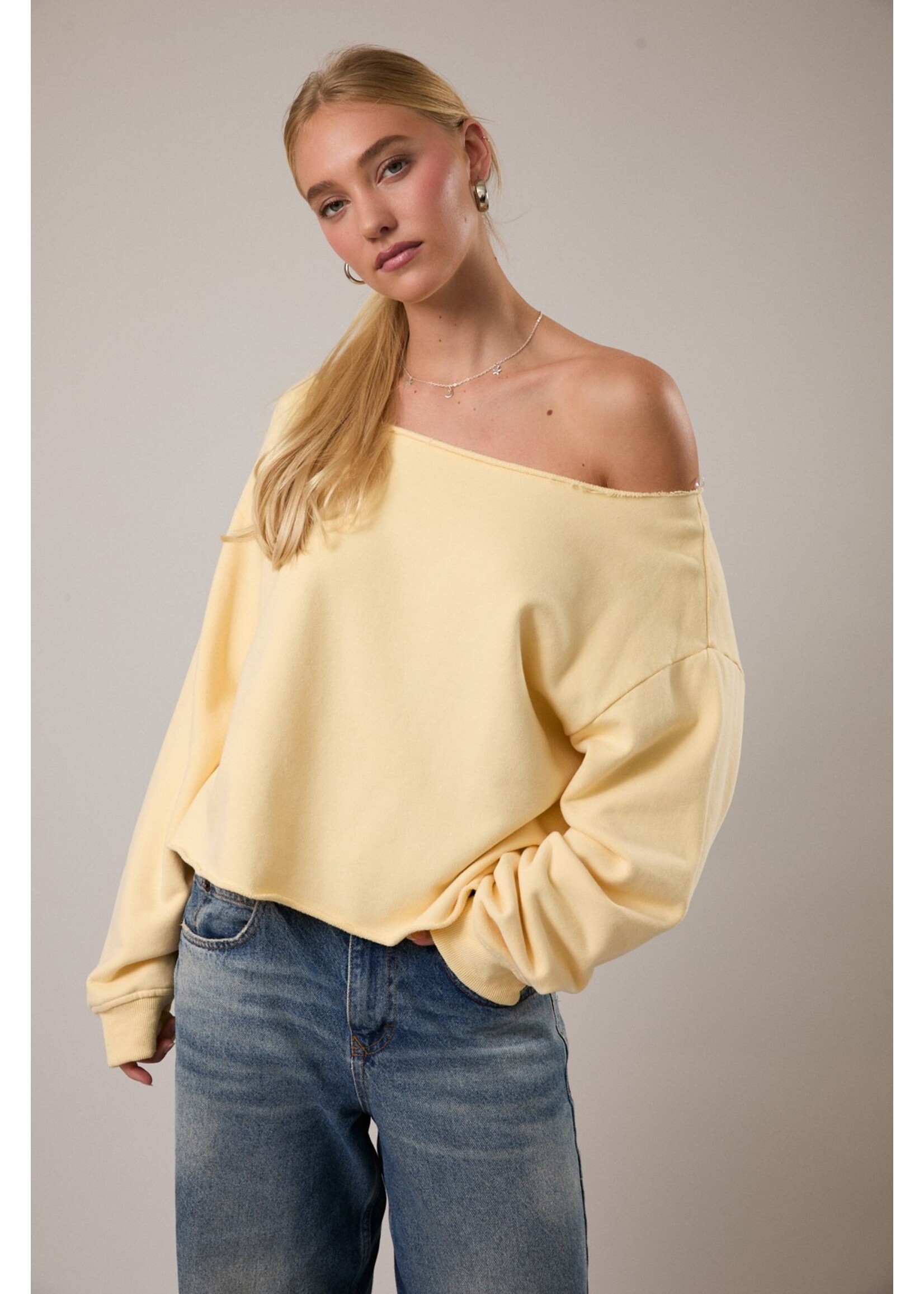 Le Lis Off Shoulder Sweatshirts - PT6911