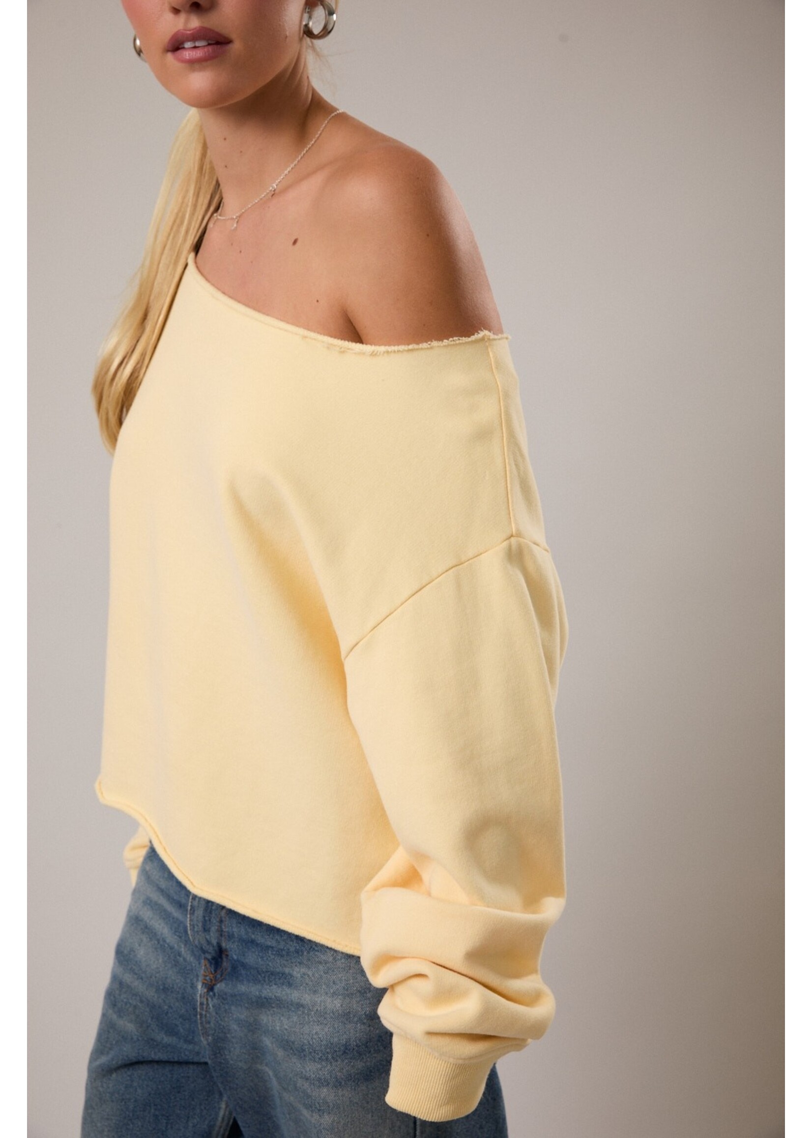 Le Lis Off Shoulder Sweatshirts - PT6911